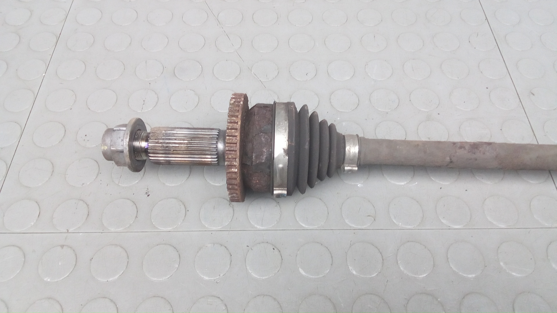 Полуось задняя левая