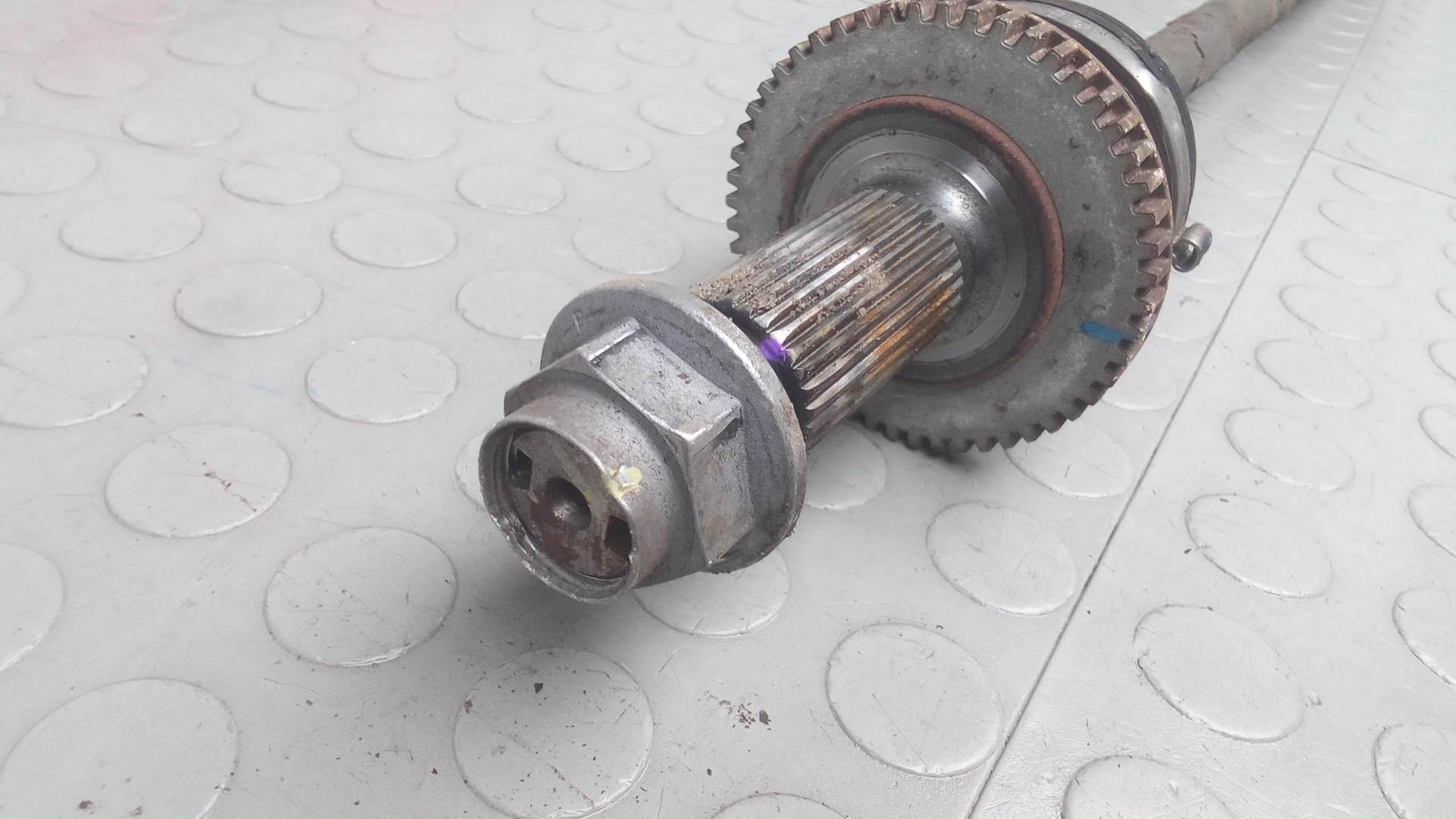 Полуось задняя левая