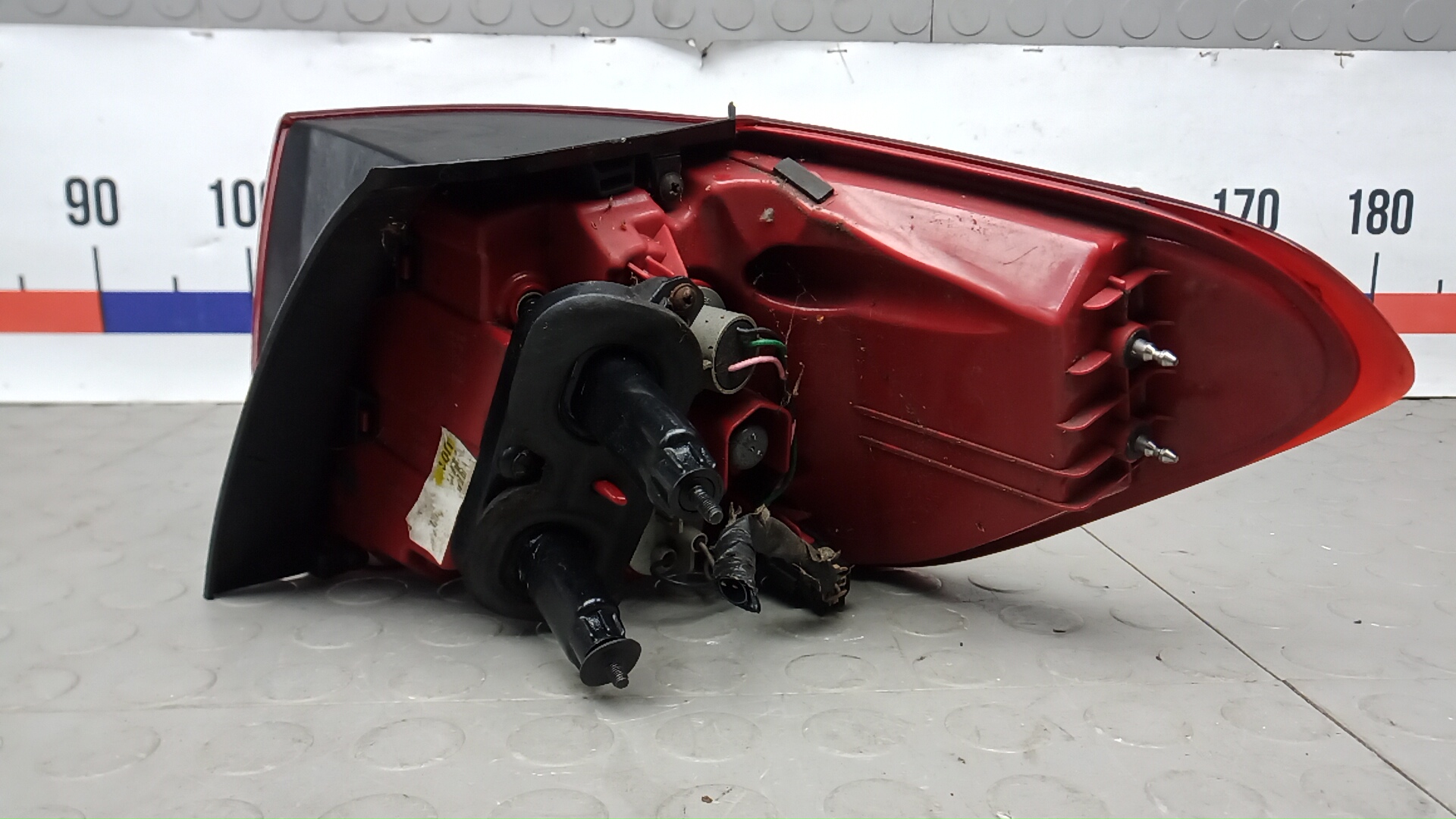 Фонарь задний левый