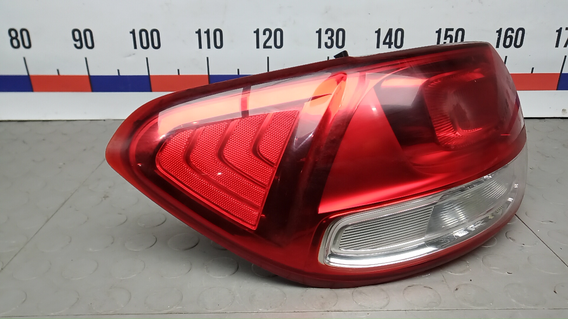 Фонарь задний левый