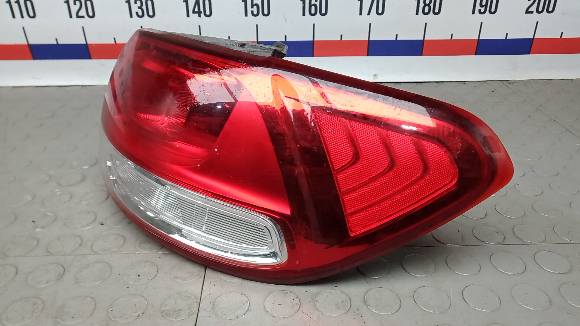 Фонарь задний правый