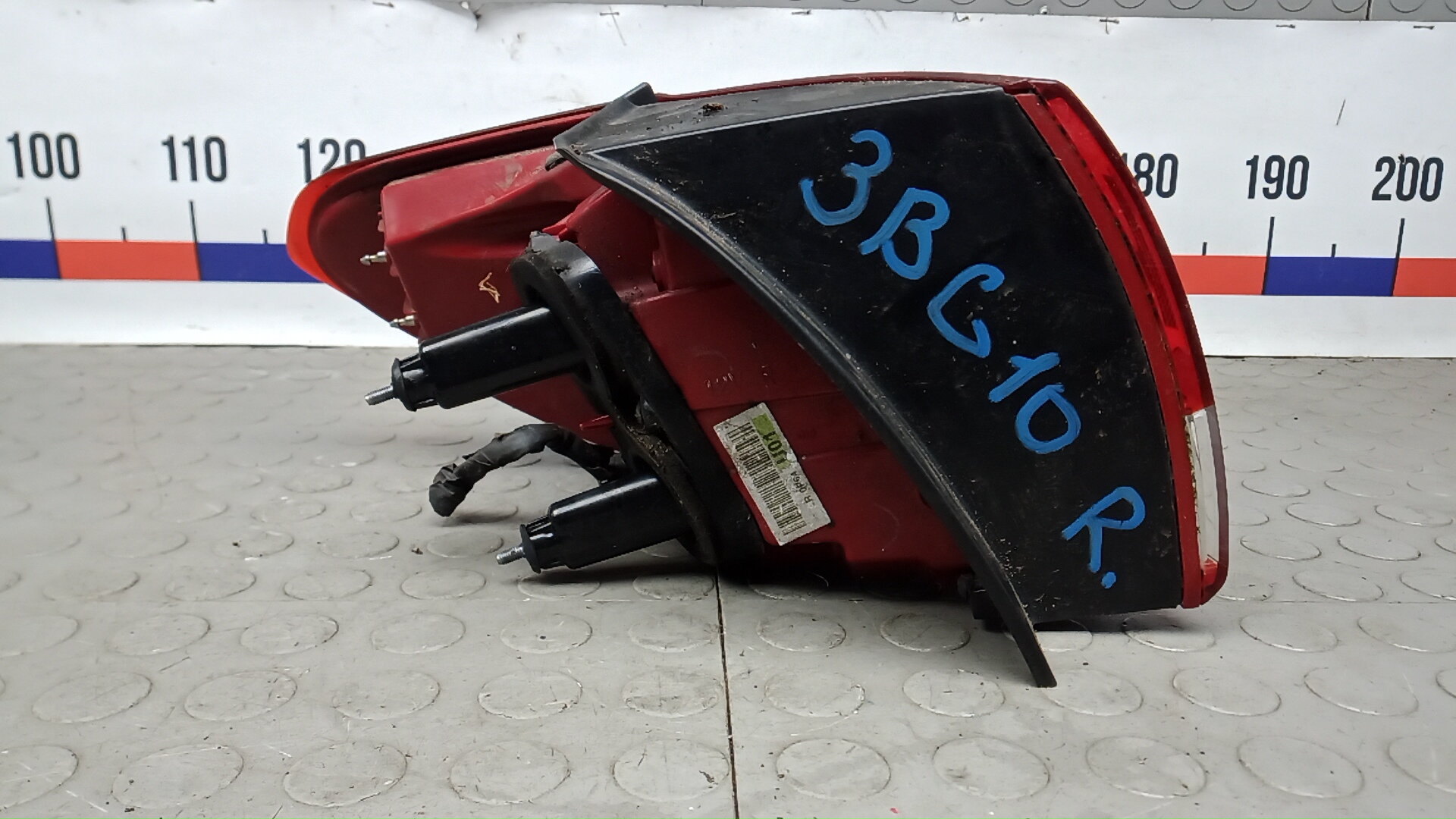 Фонарь задний правый