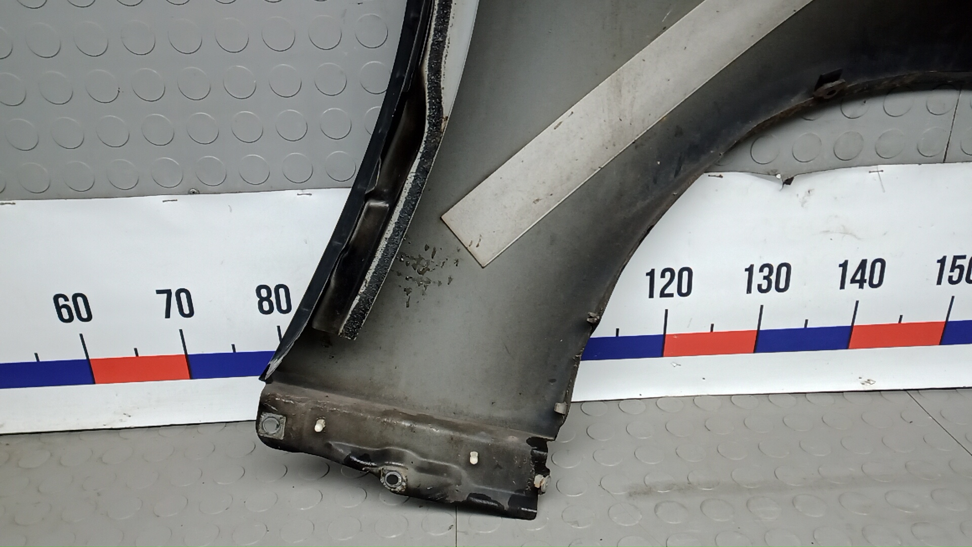 Крыло переднее левое