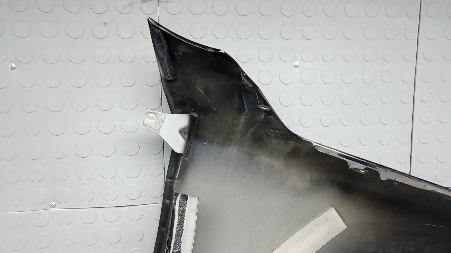 Крыло переднее левое