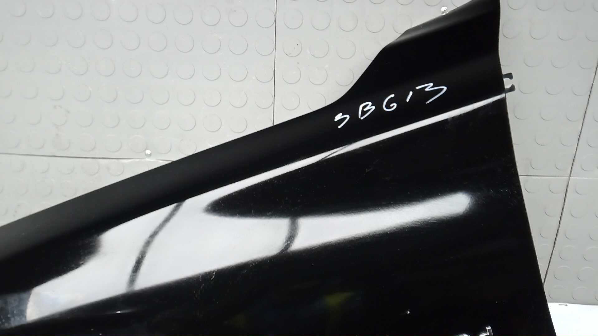 Крыло переднее левое