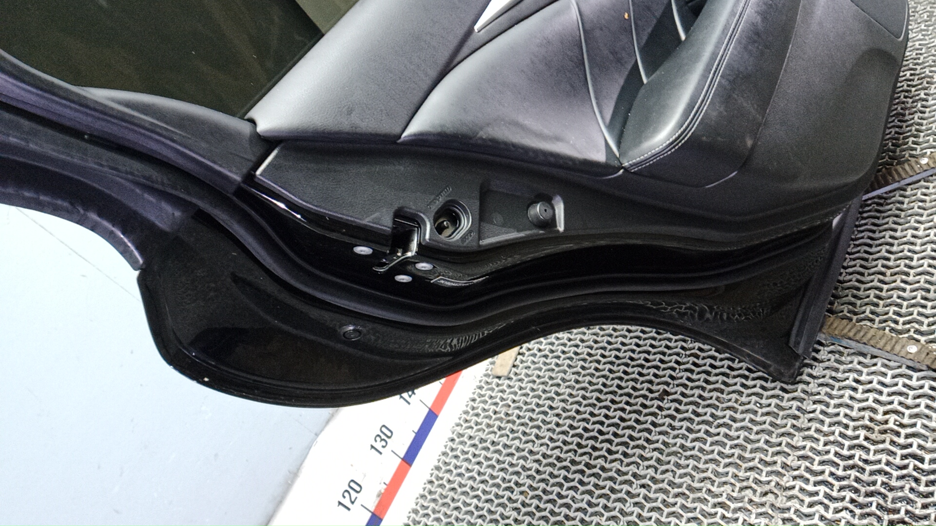 Дверь задняя левая