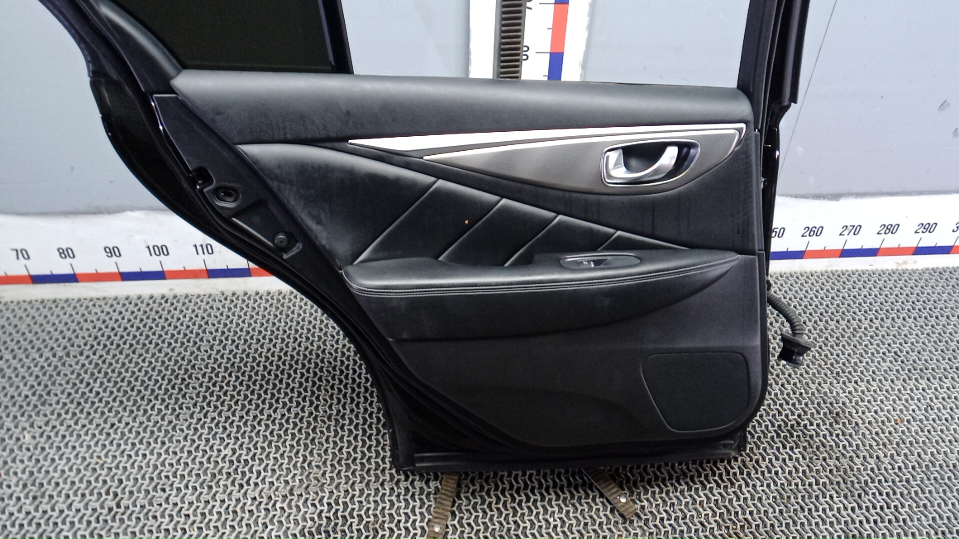 Дверь задняя левая