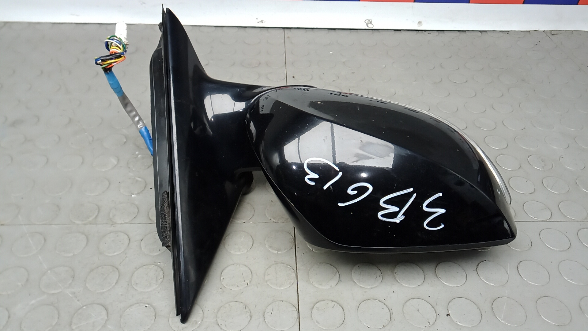 Зеркало правое электрическое