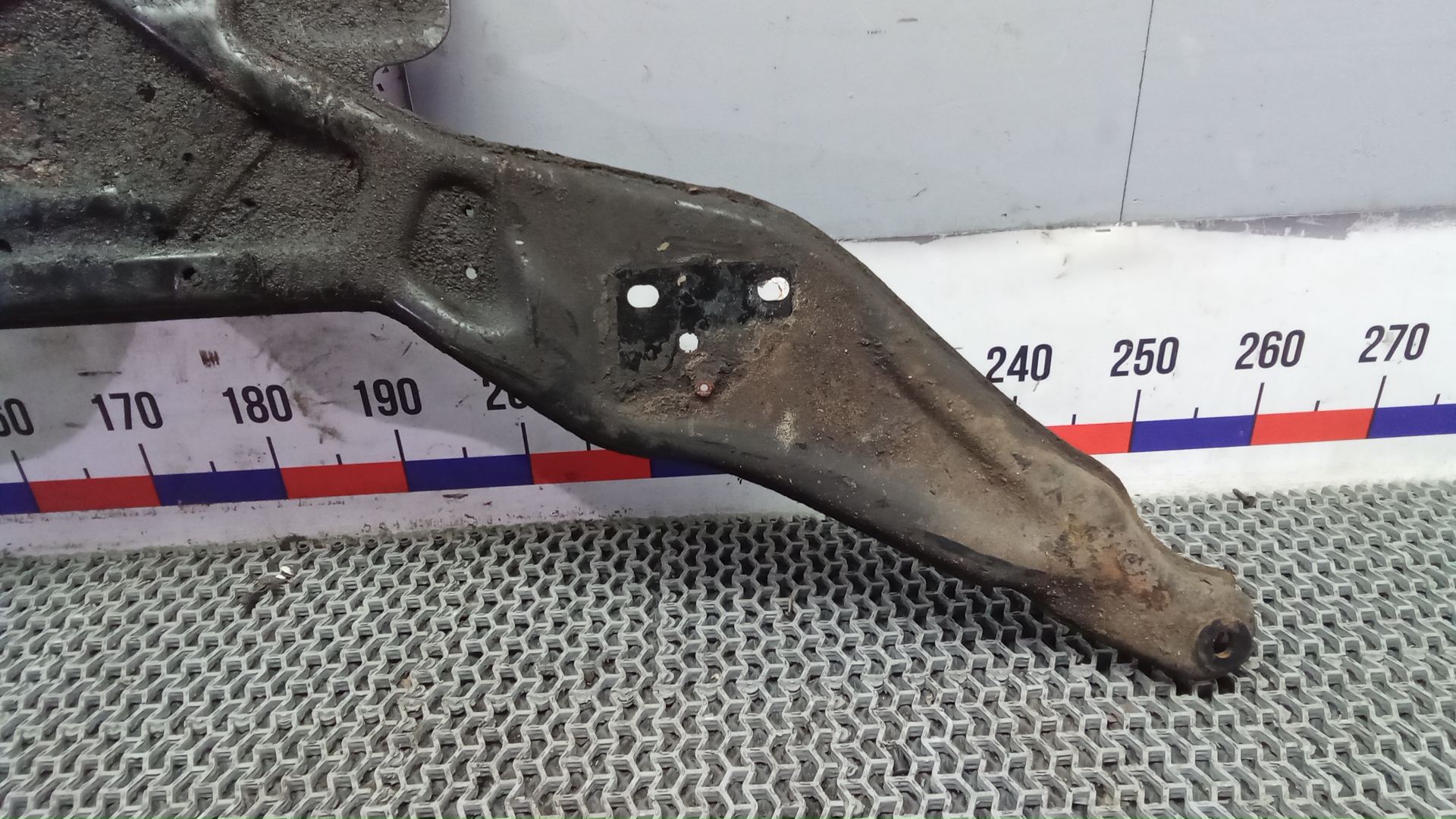 Балка передняя (крепление продольных тяг)