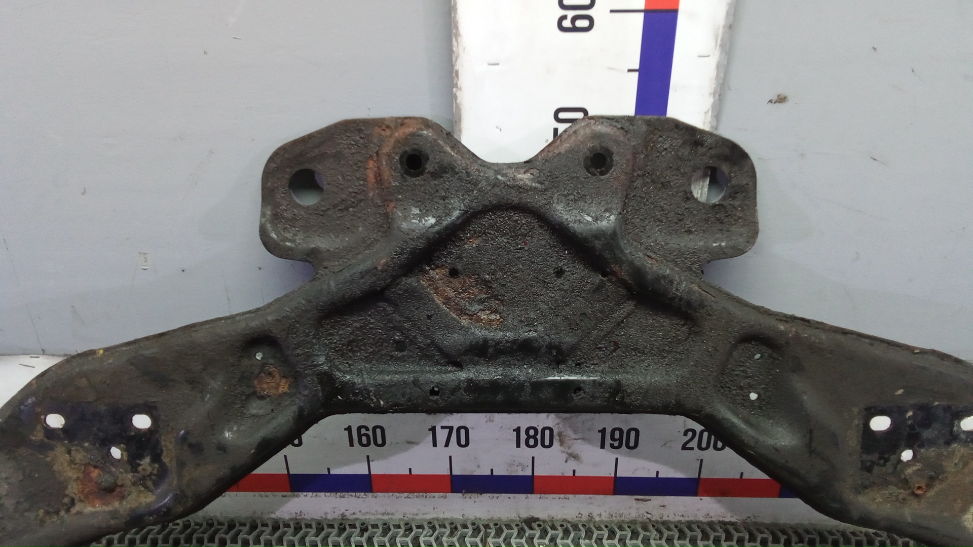 Балка передняя (крепление продольных тяг)