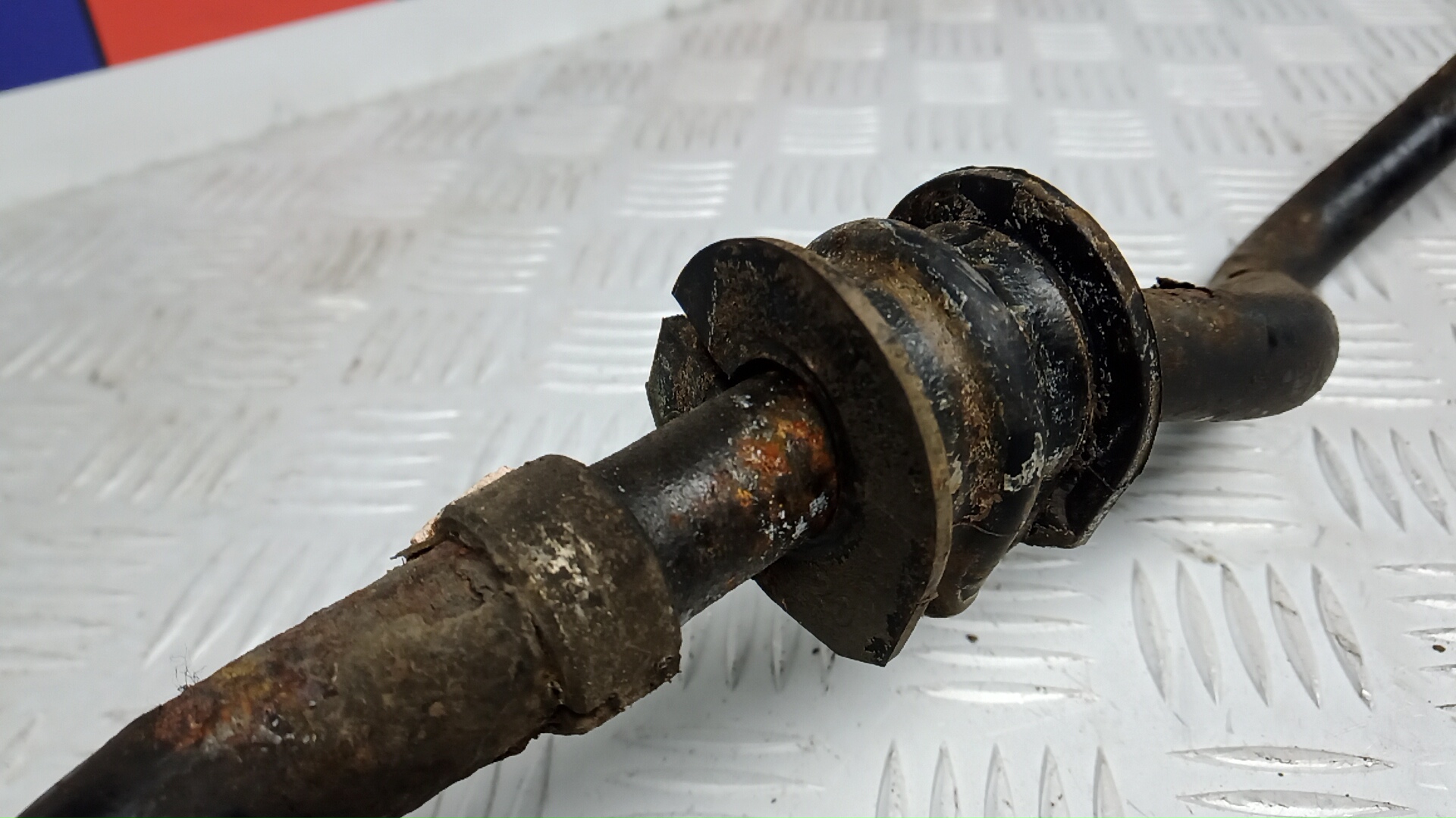 Стабилизатор задний