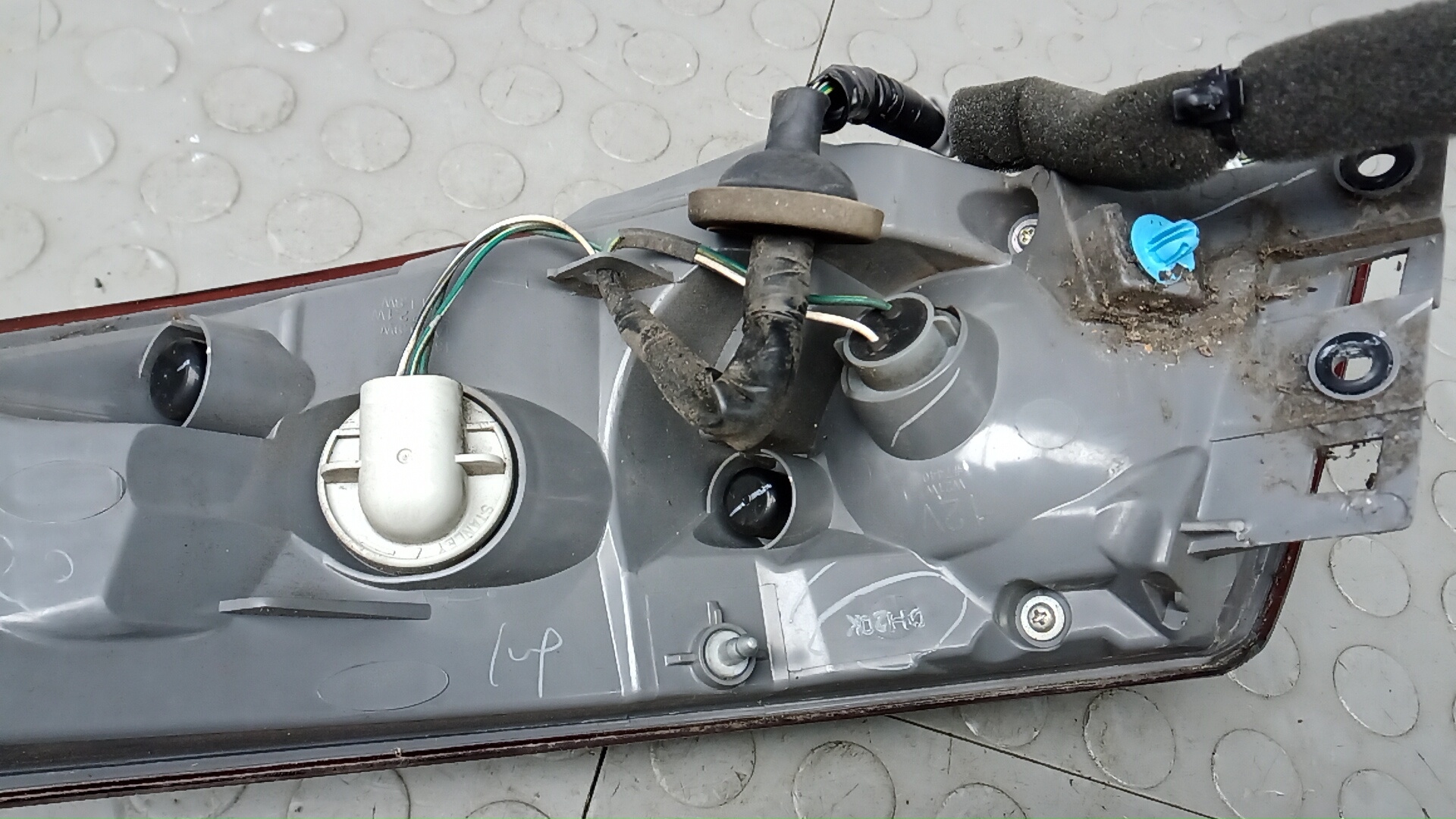 Фонарь задний левый