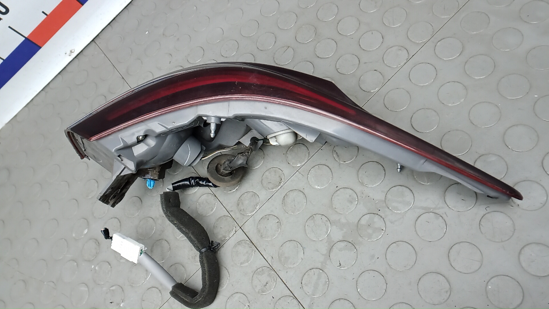 Фонарь задний левый