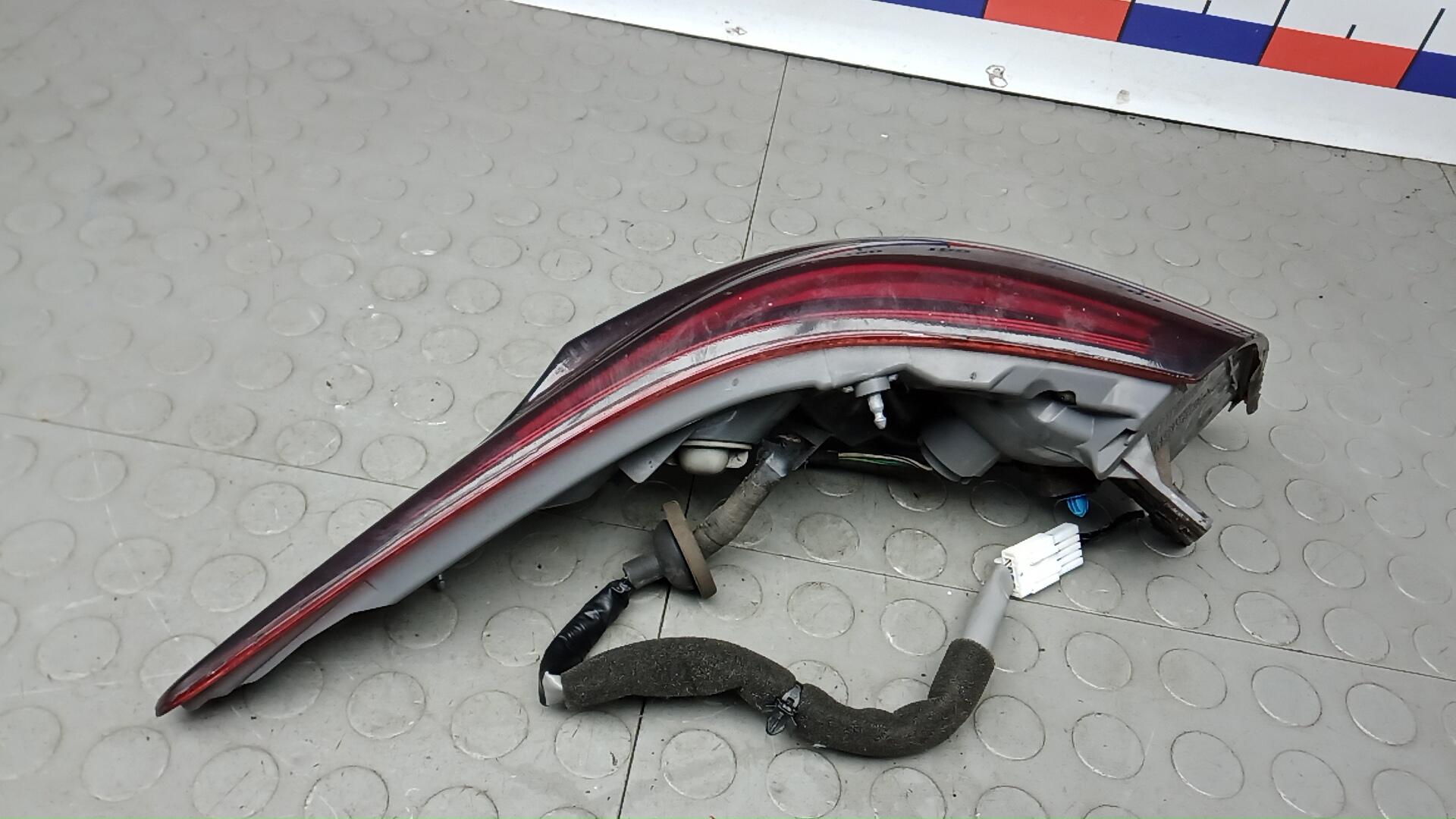 Фонарь задний правый