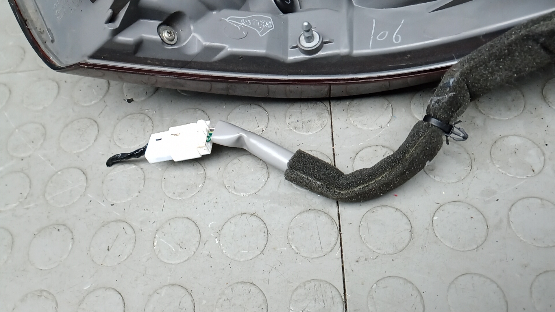 Фонарь задний правый