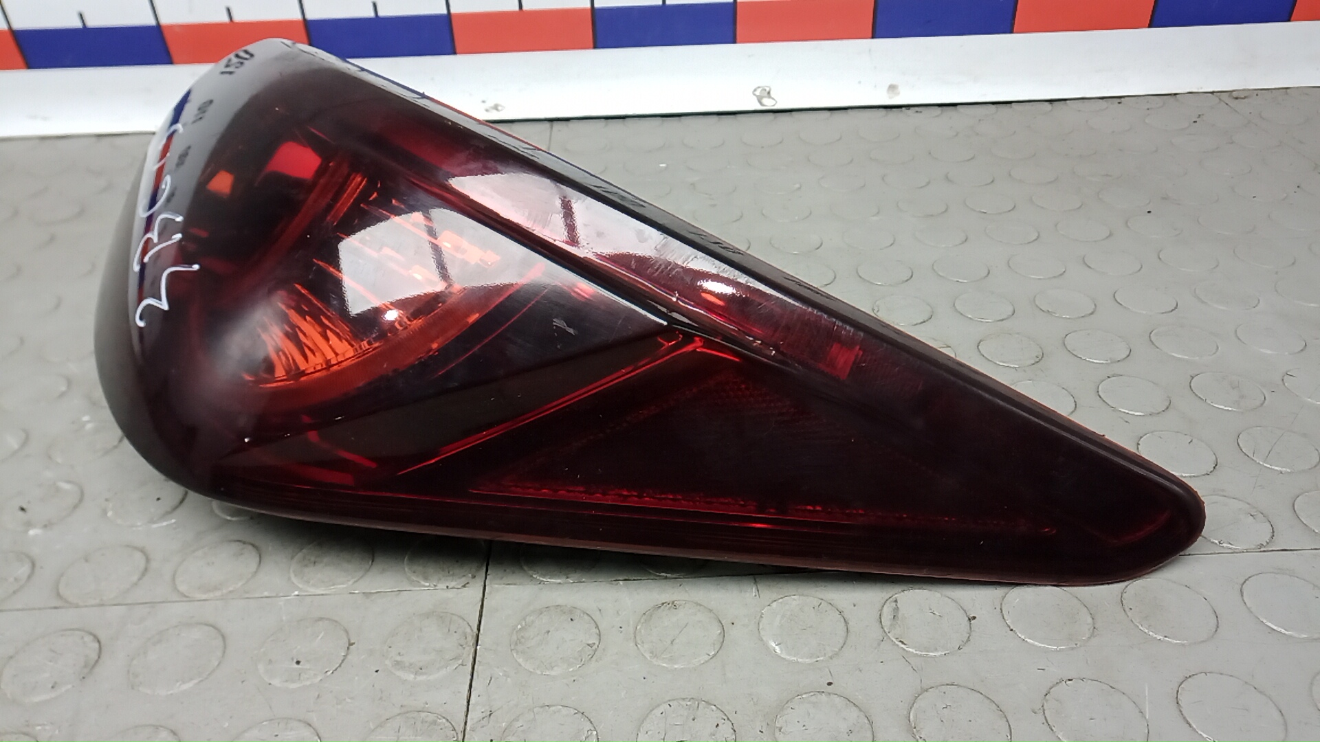 Фонарь задний правый