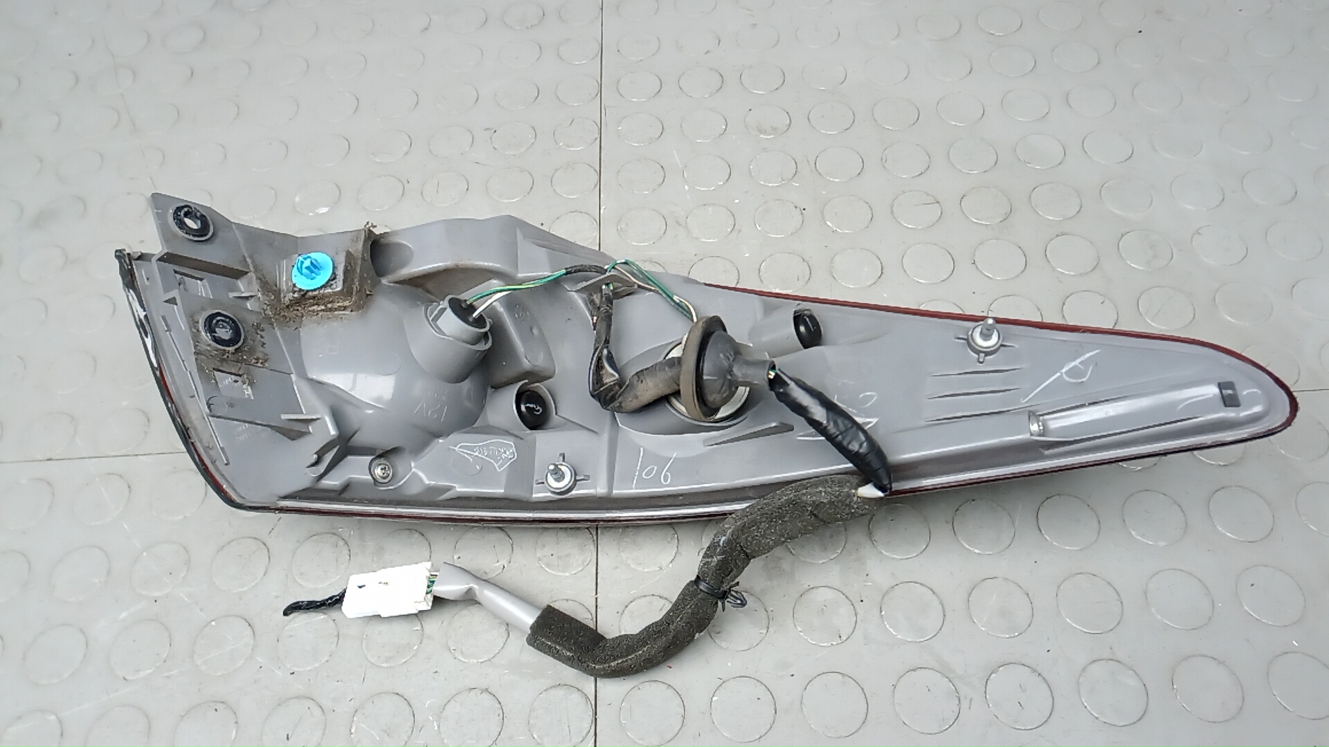 Фонарь задний правый