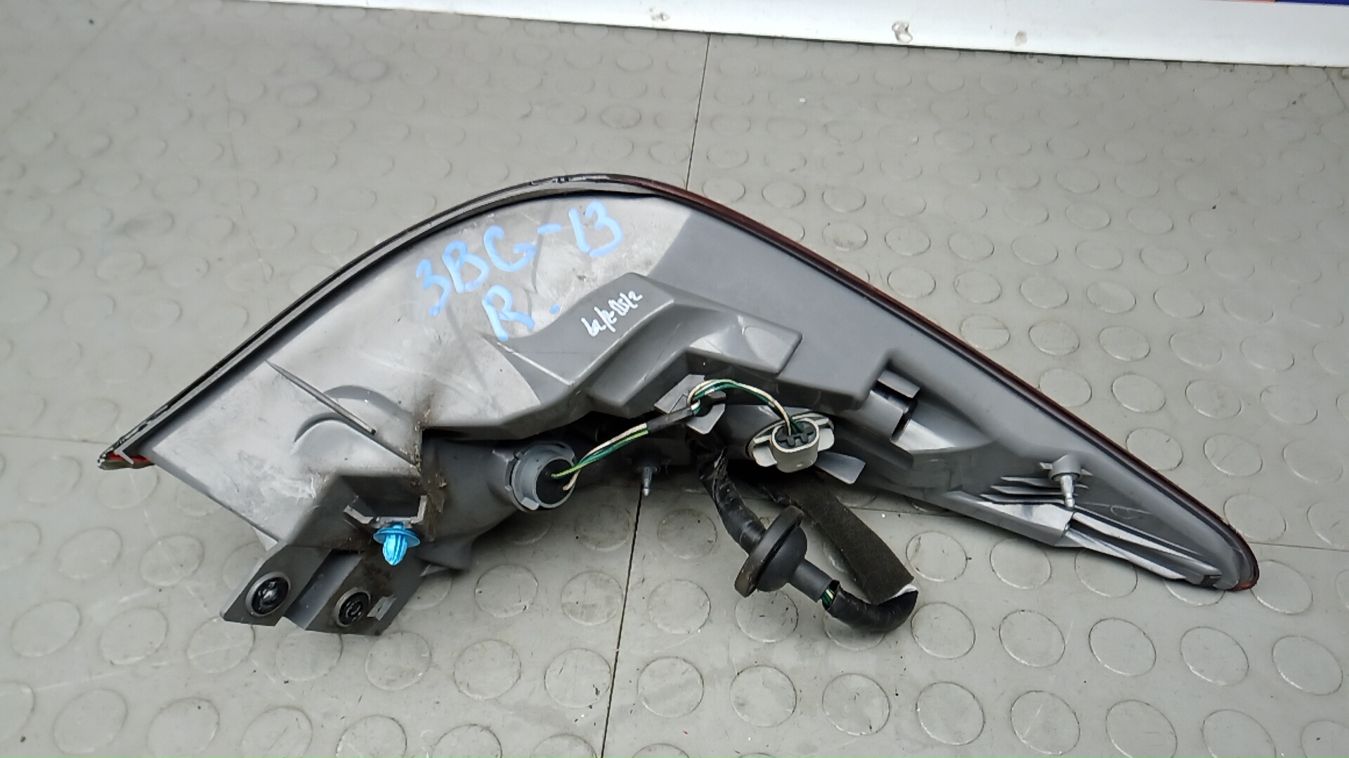 Фонарь задний правый