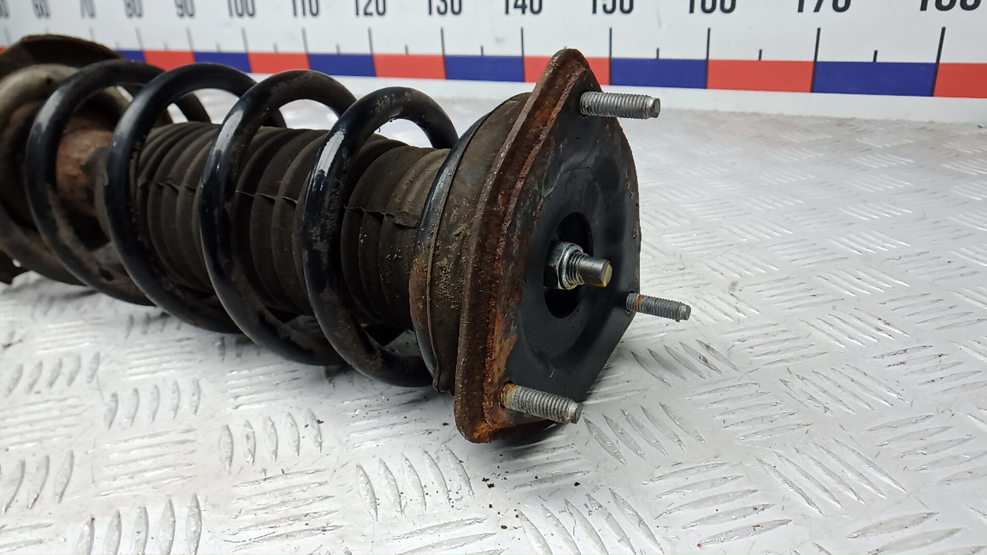 Амортизатор задний левый