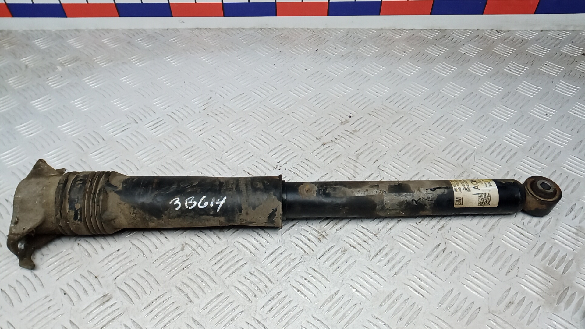 Амортизатор задний (стойка)