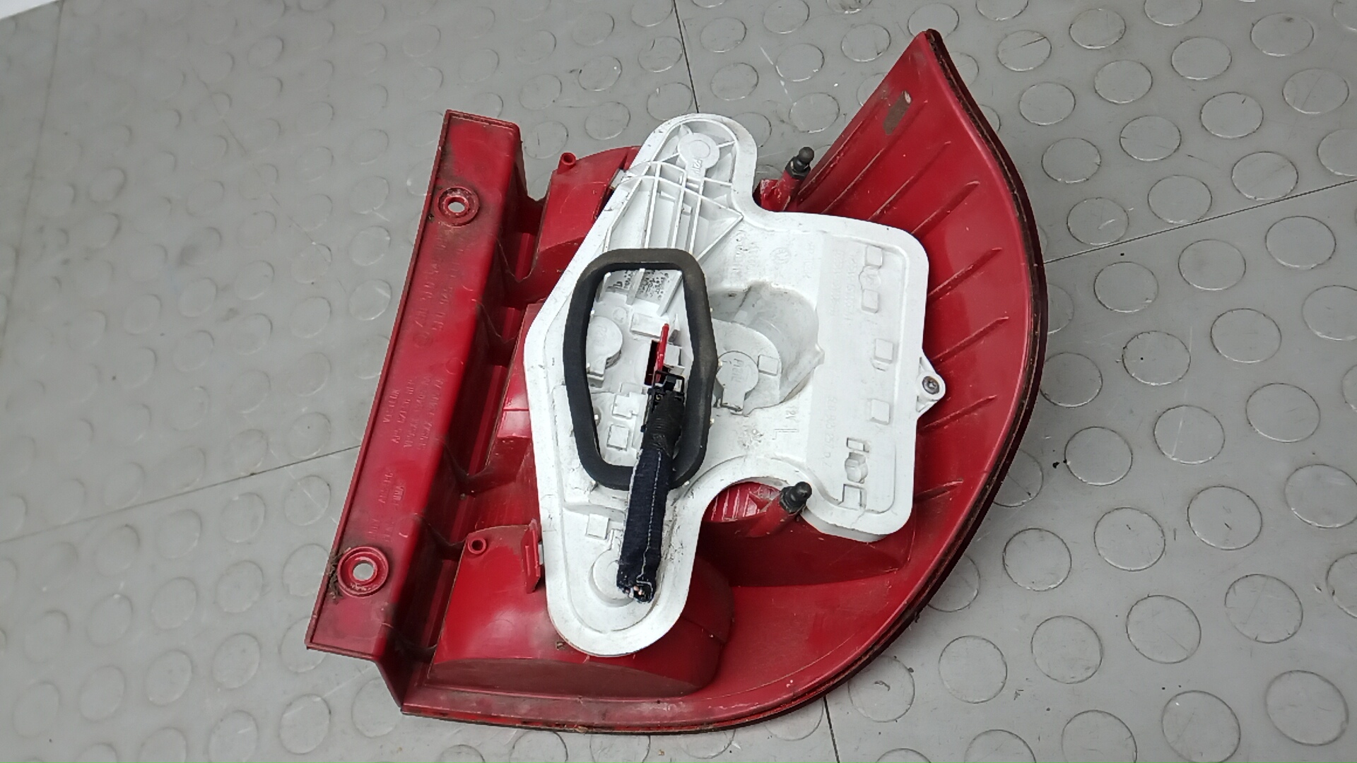 Фонарь задний левый