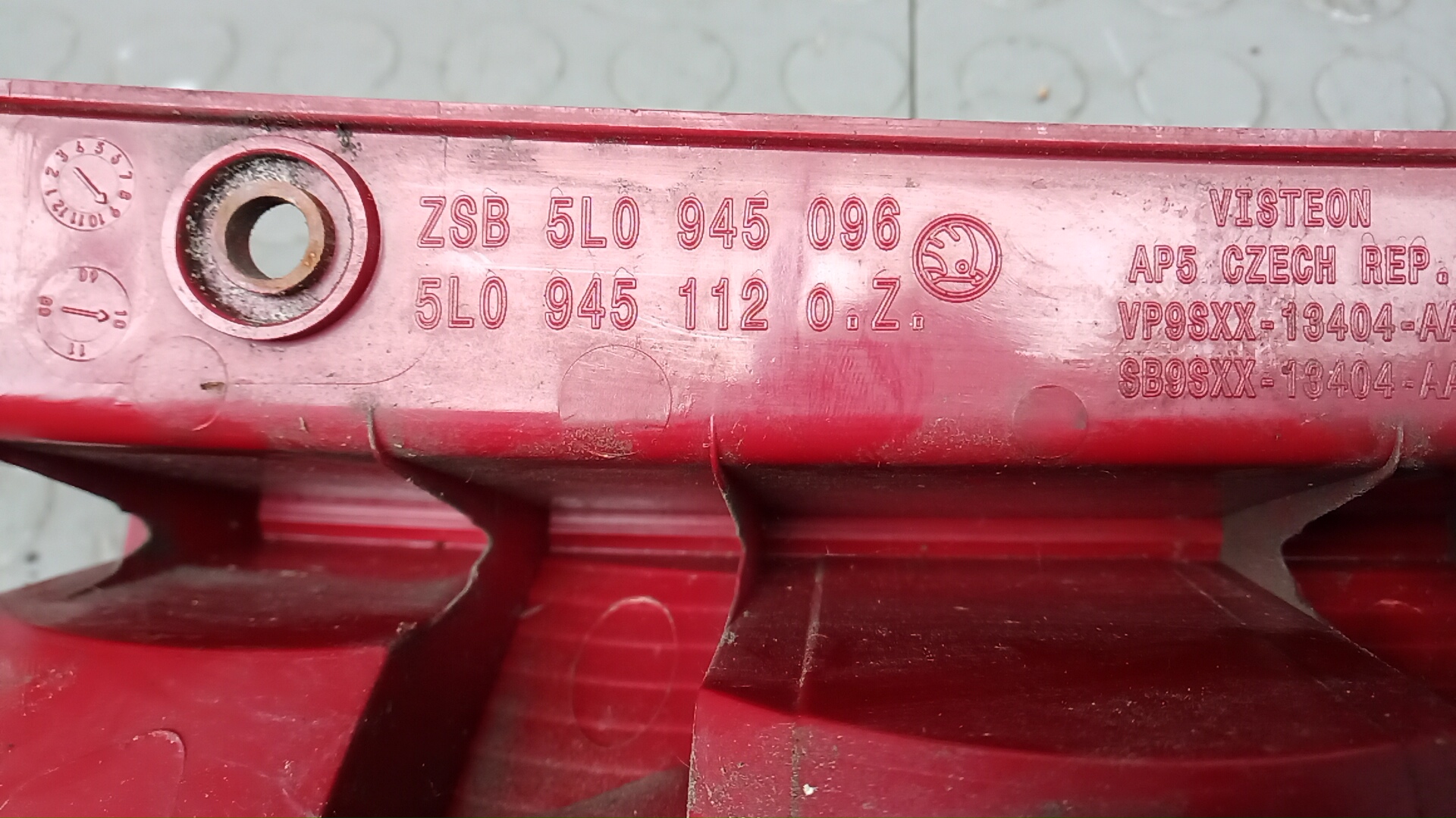 Фонарь задний правый