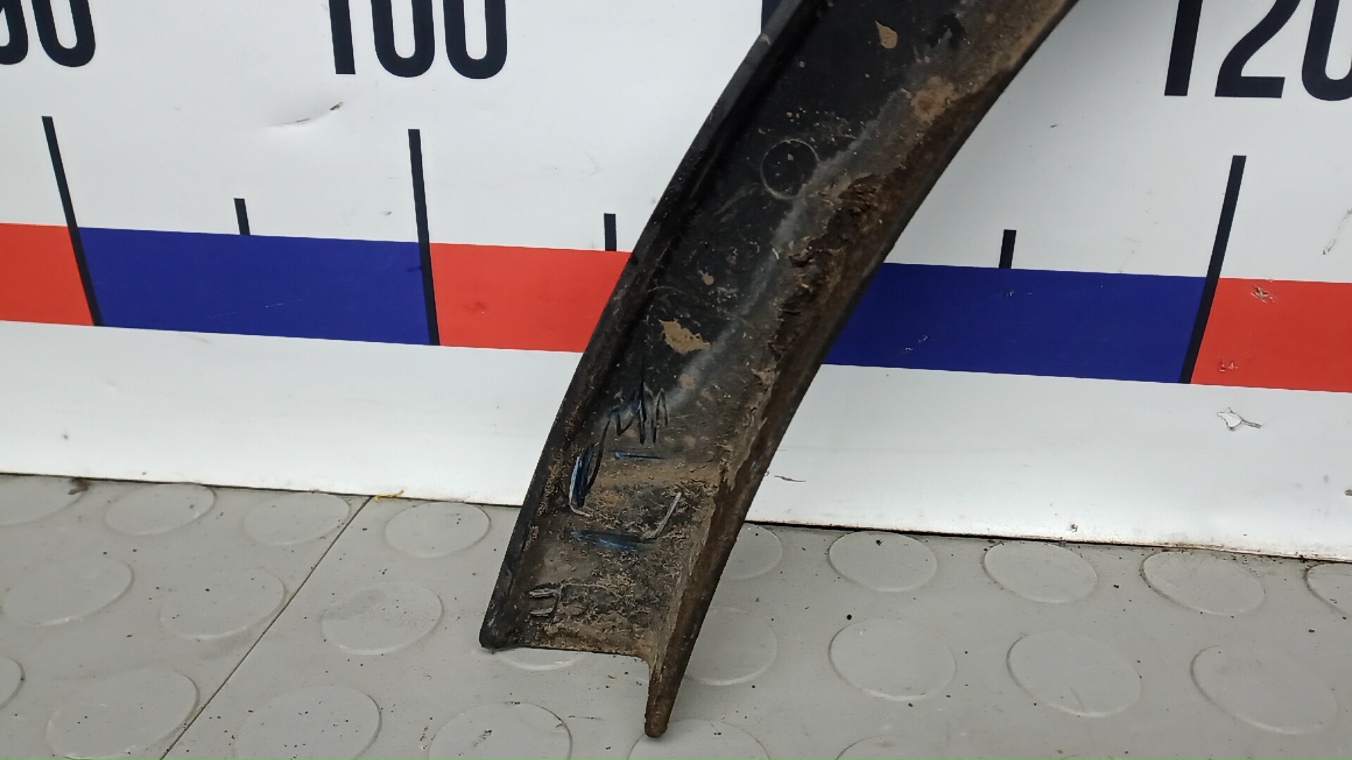 Накладка заднего крыла левого