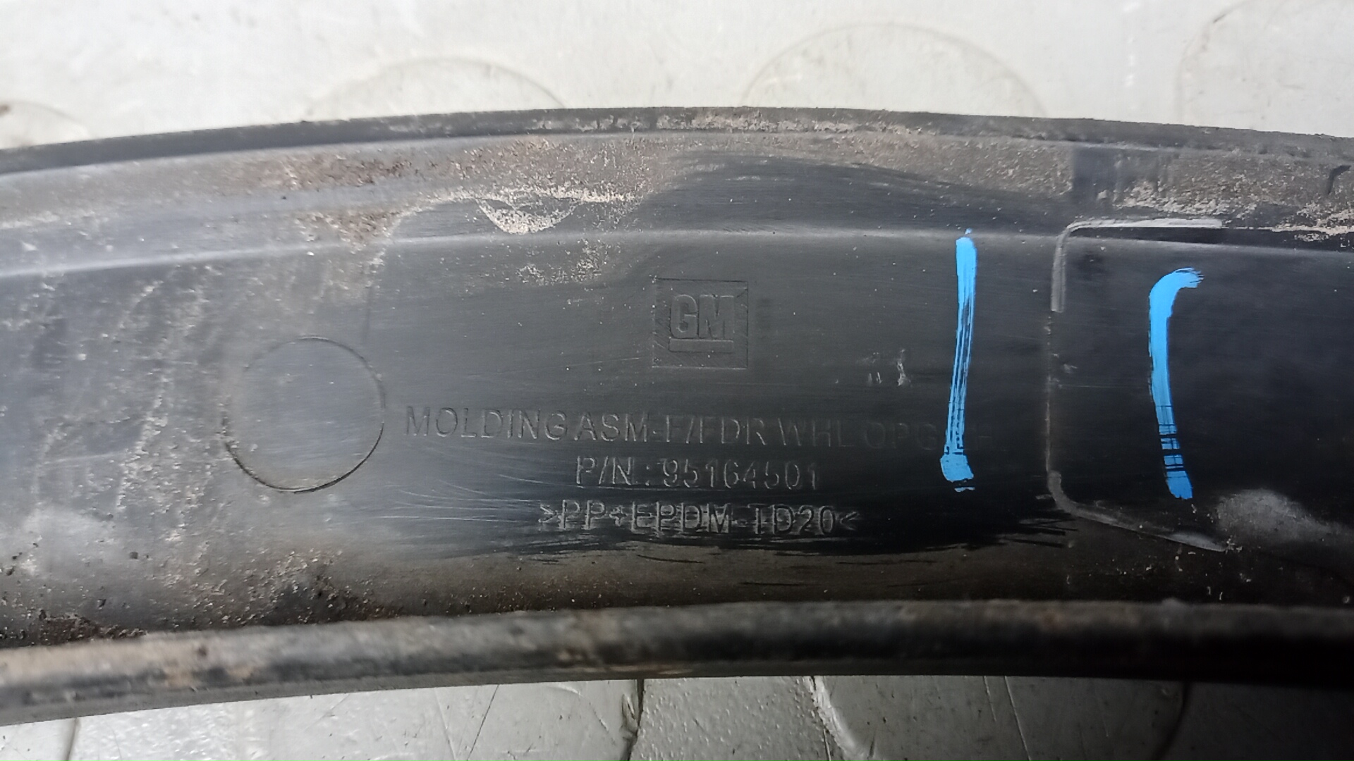 Накладка заднего крыла левого