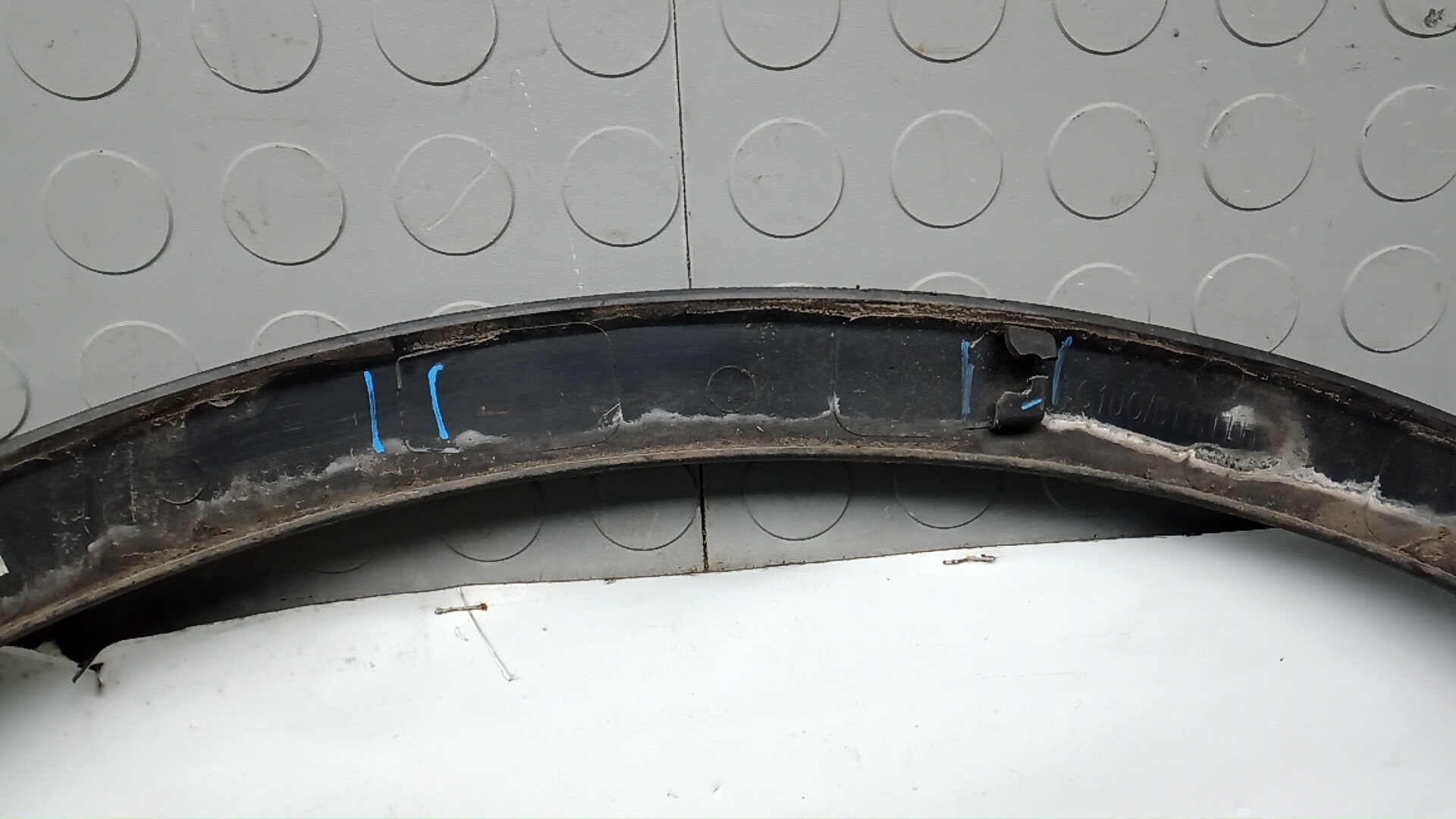 Накладка заднего крыла левого