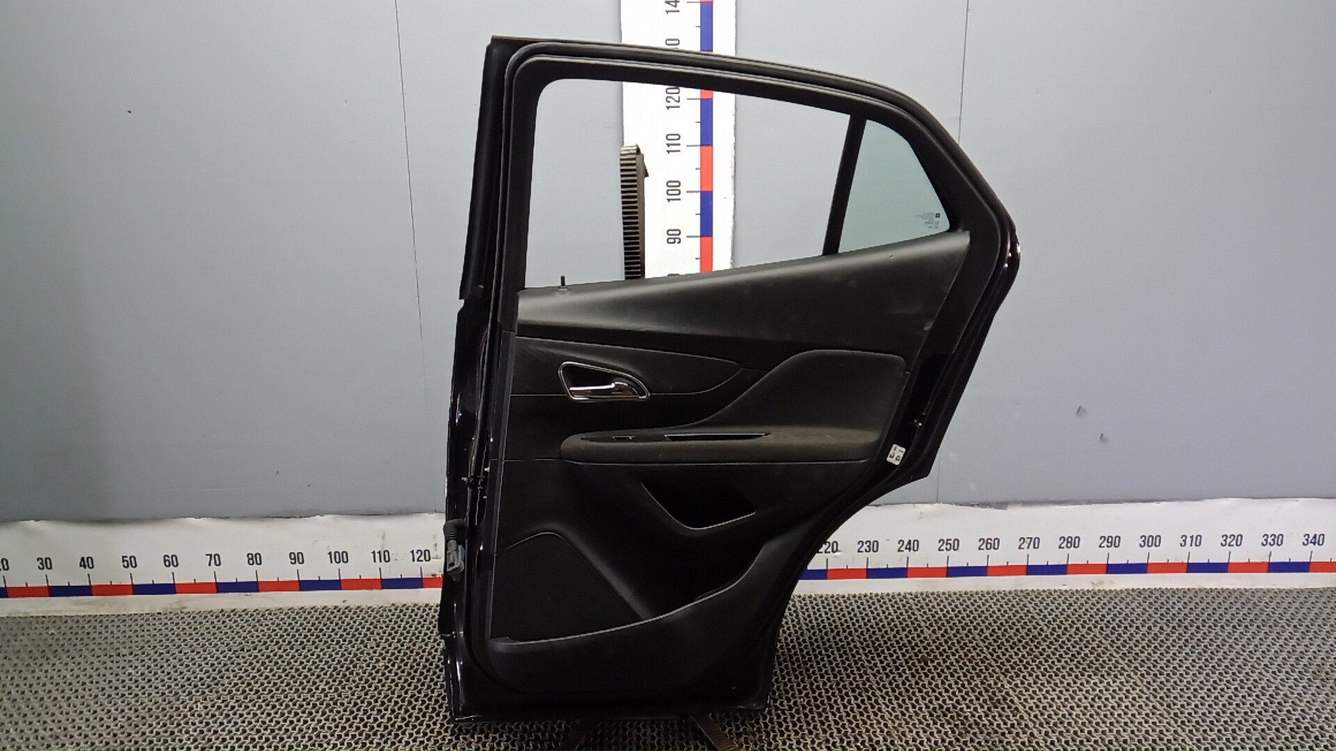 Дверь задняя правая