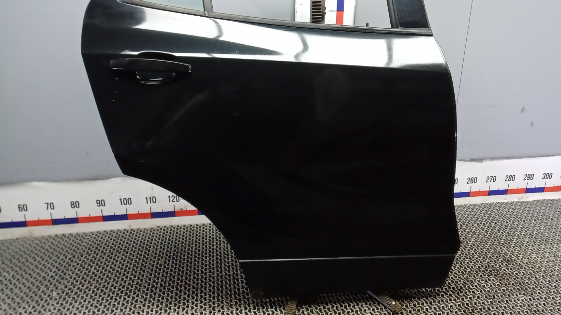 Дверь задняя правая