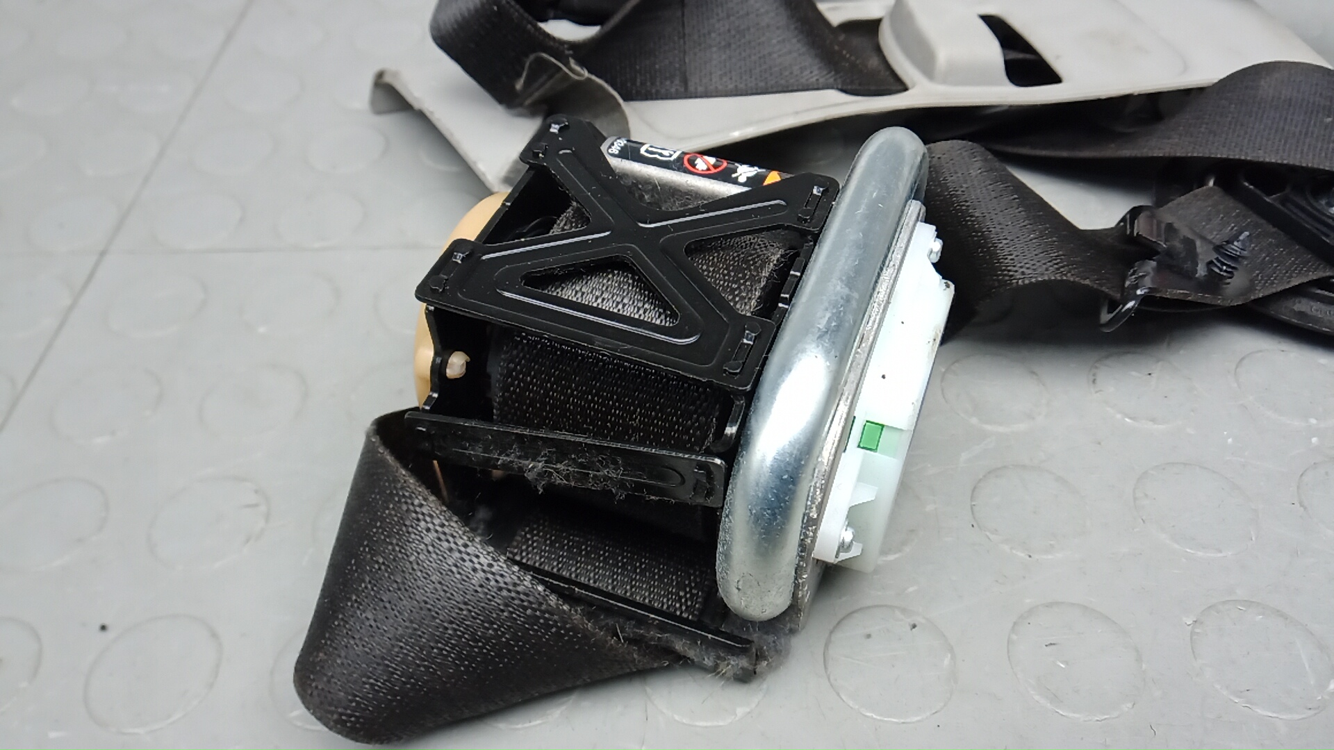 Ремень безопасности с пиропатроном