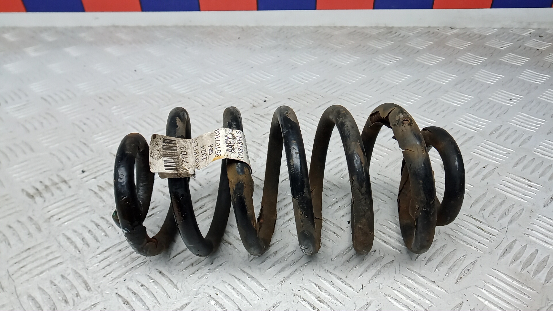 Пружина задняя