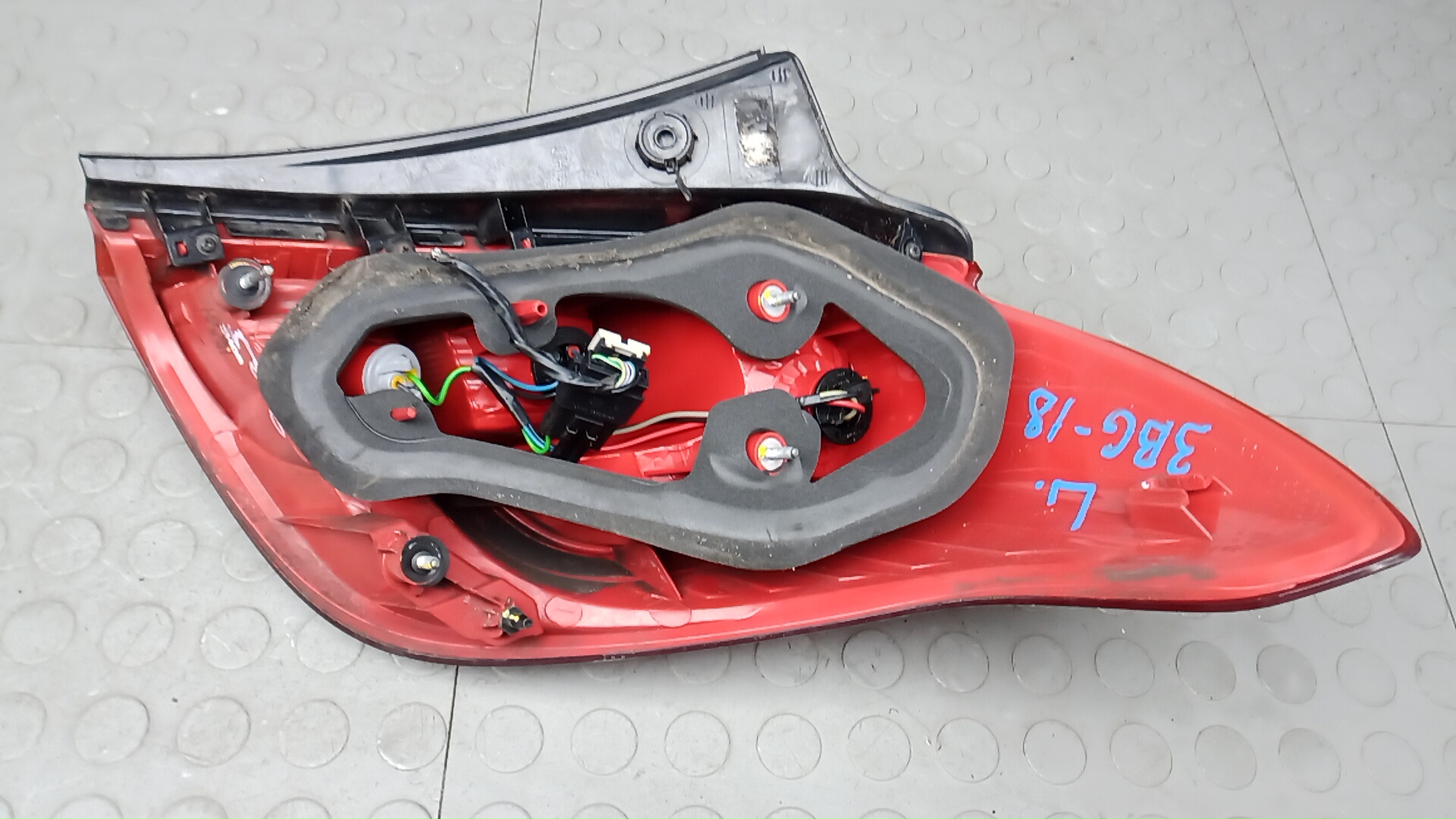 Фонарь задний левый