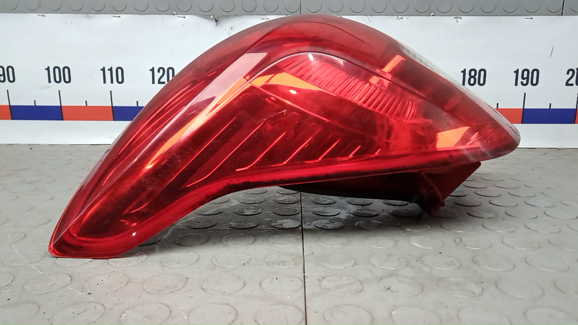 Фонарь задний левый