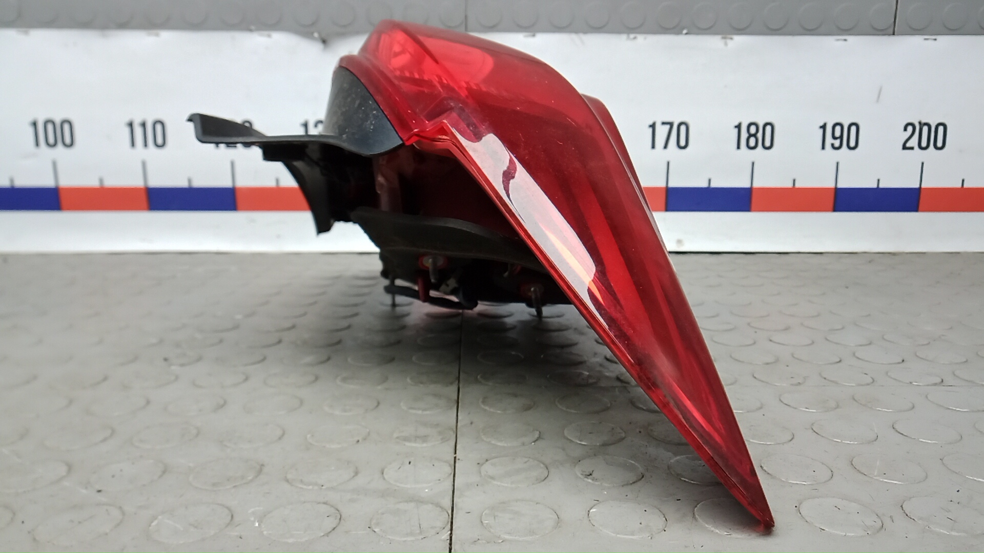 Фонарь задний левый