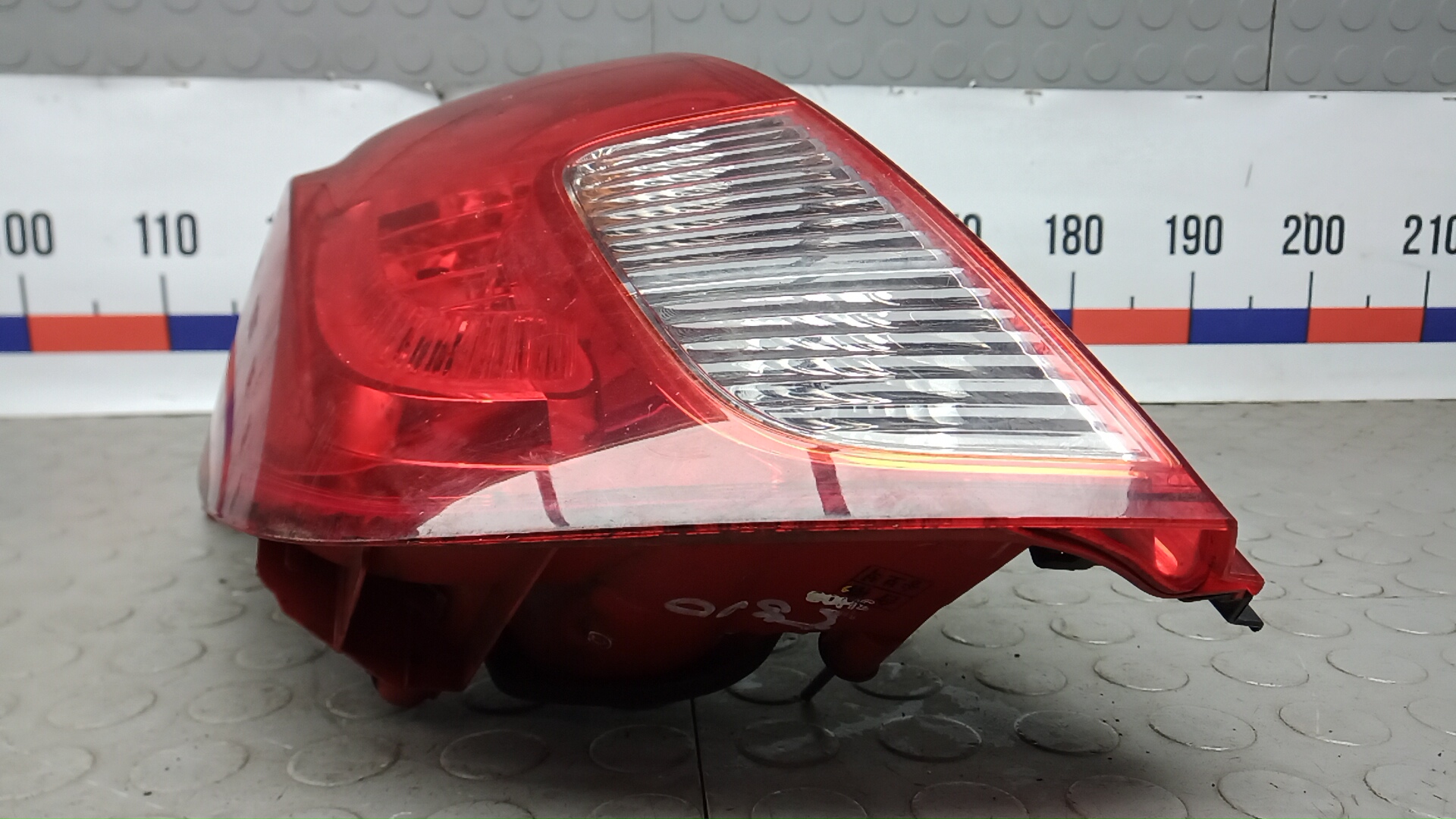 Фонарь задний левый