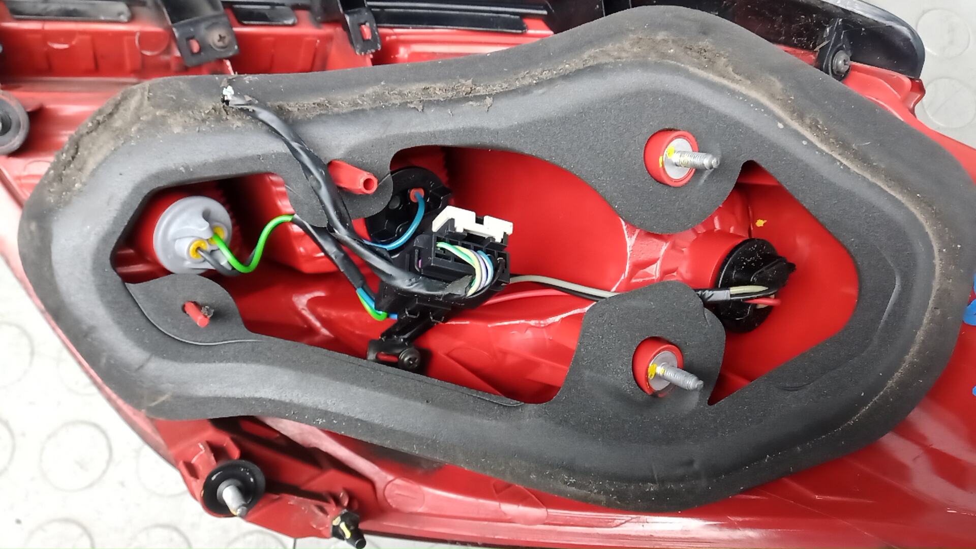 Фонарь задний левый