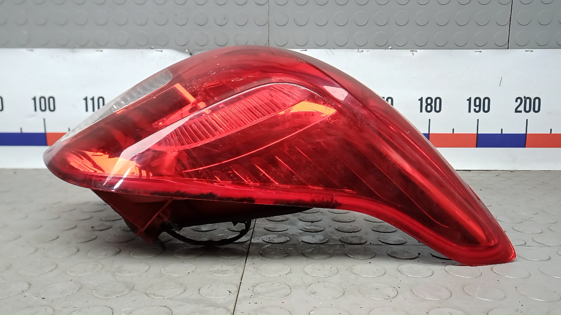 Фонарь задний правый