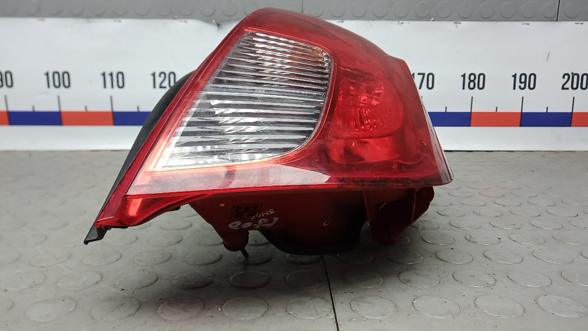 Фонарь задний правый