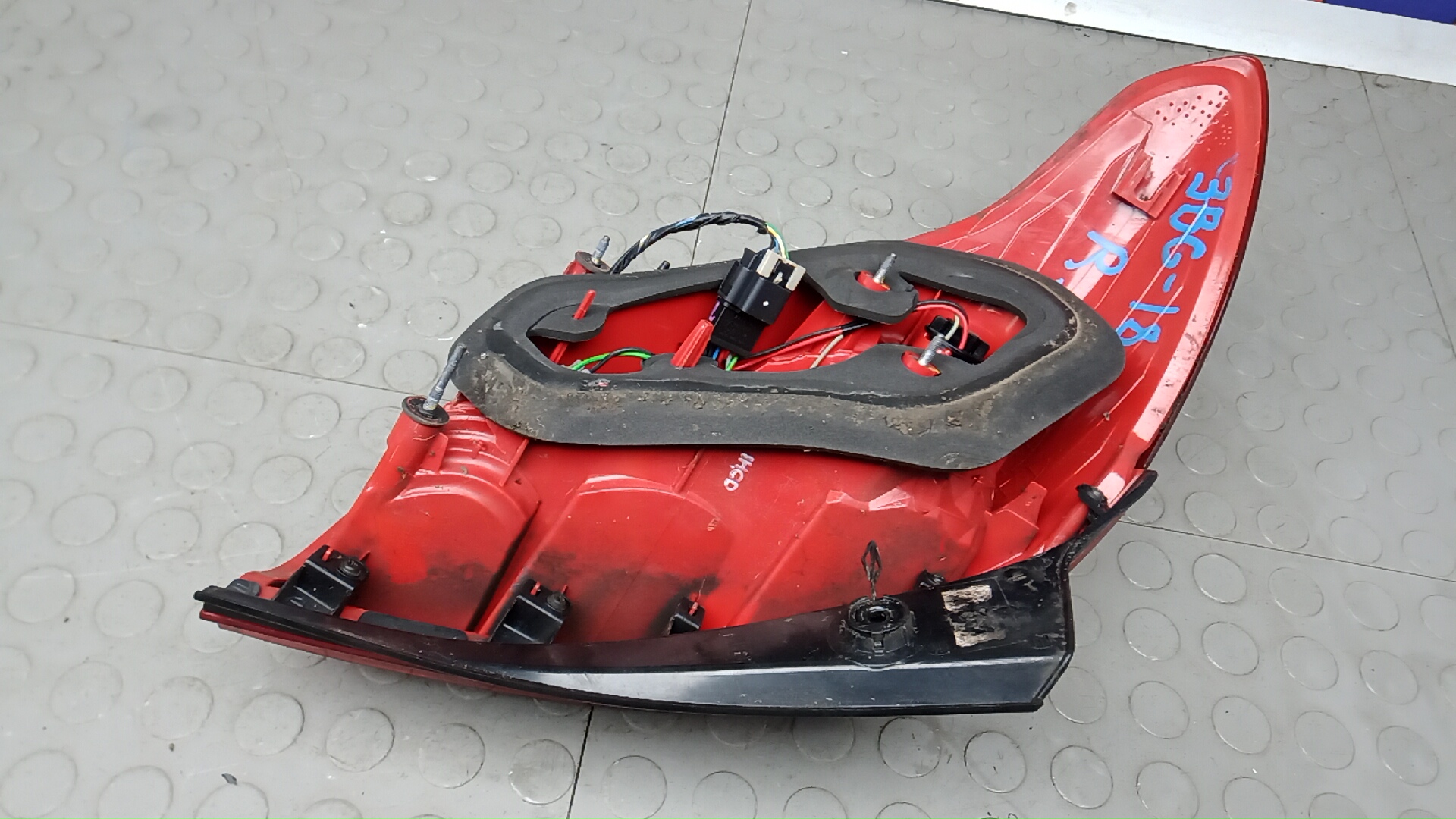 Фонарь задний правый