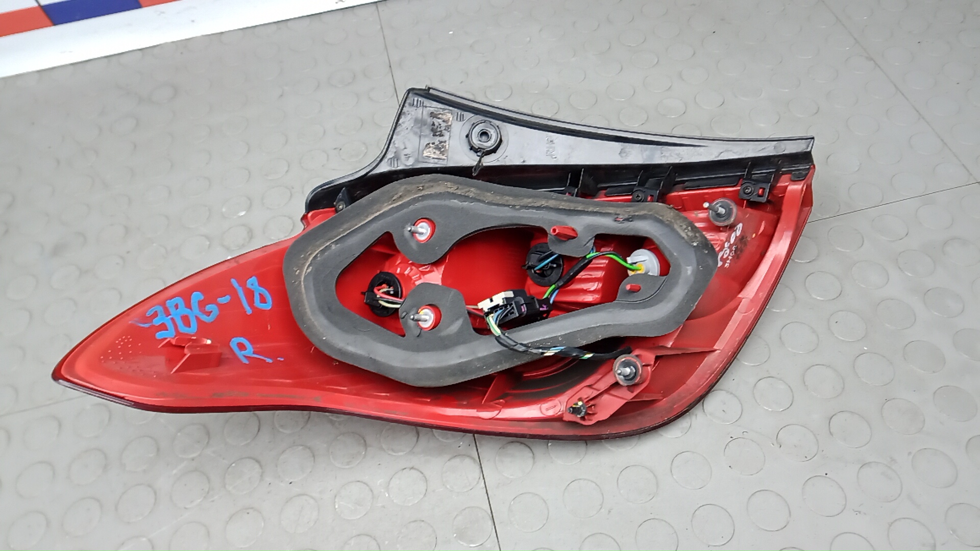 Фонарь задний правый