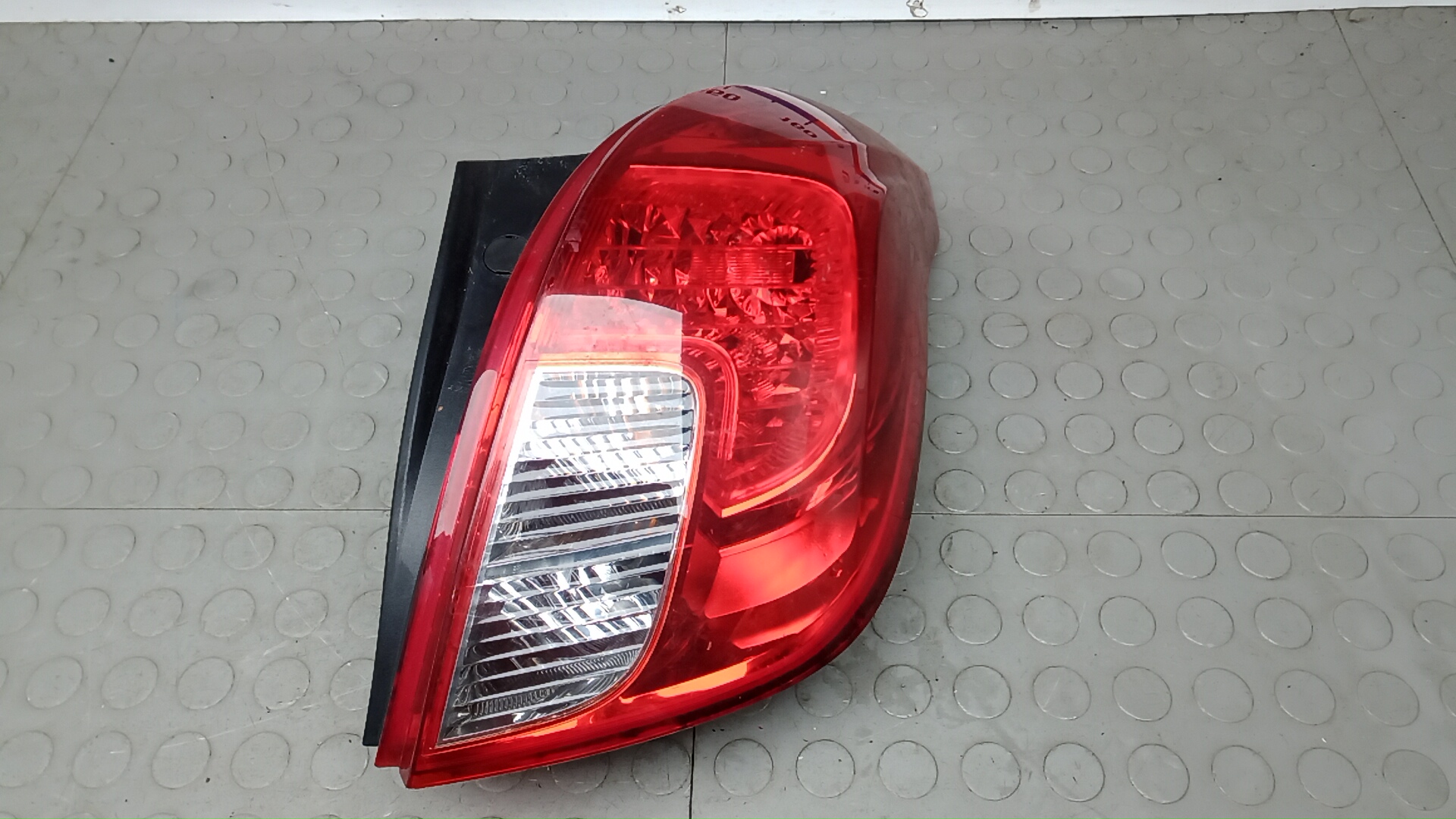 Фонарь задний правый