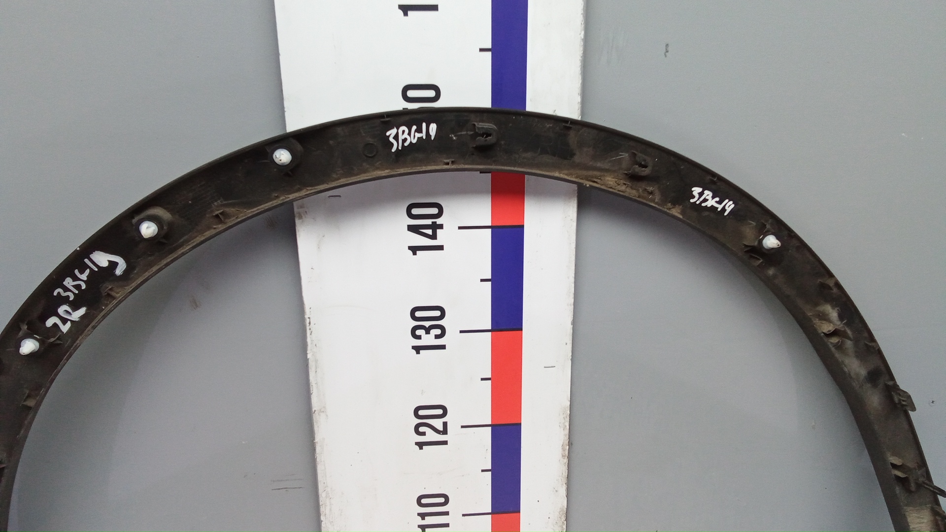 Молдинг заднего крыла правого