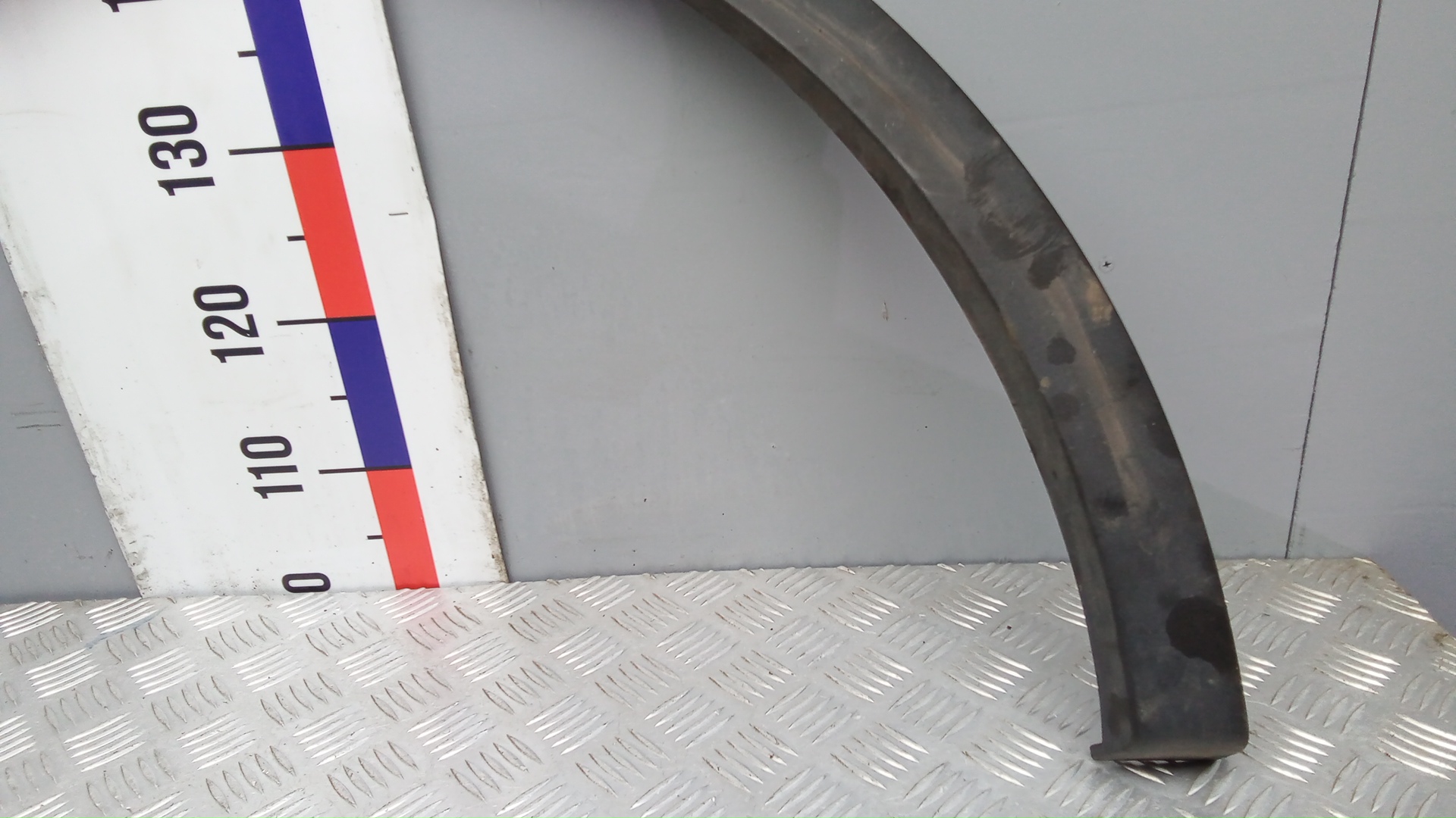 Молдинг заднего крыла правого