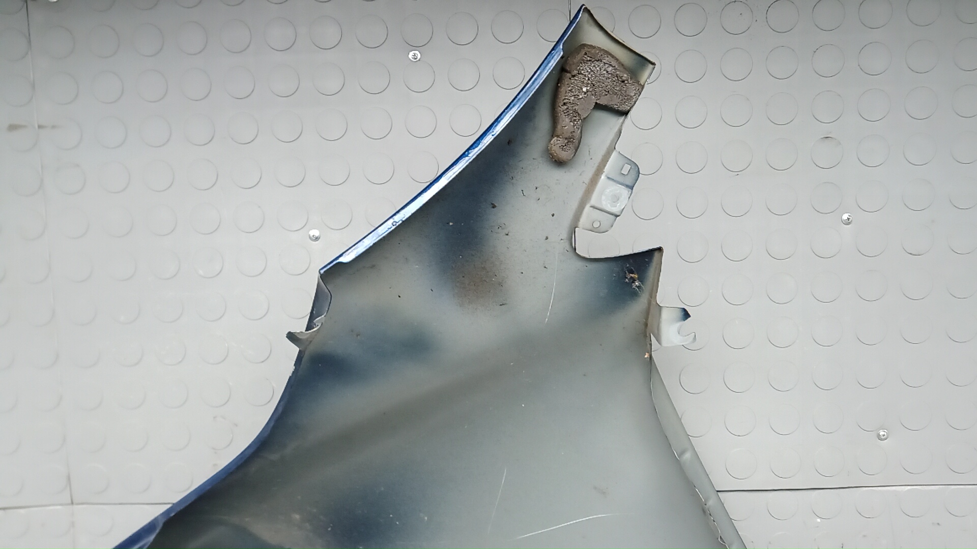 Крыло переднее правое