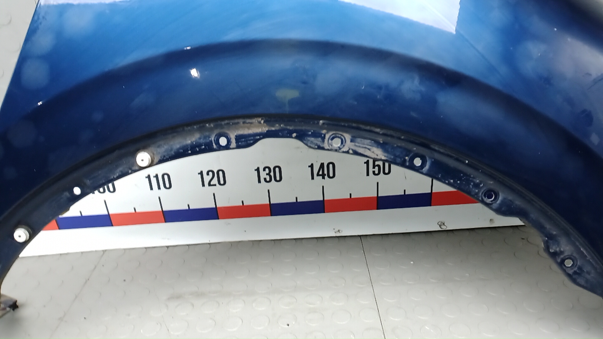 Крыло переднее правое