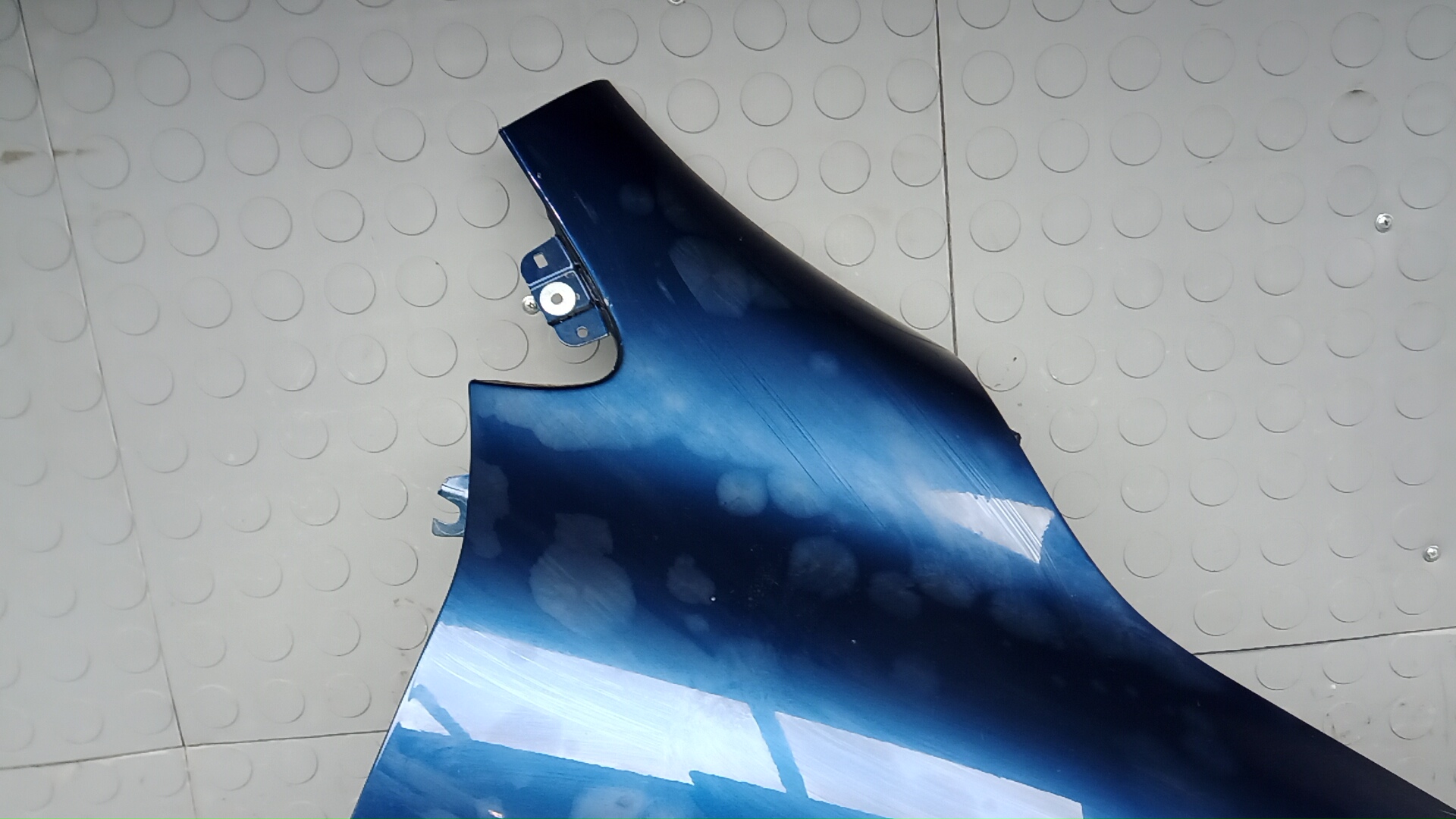 Крыло переднее правое