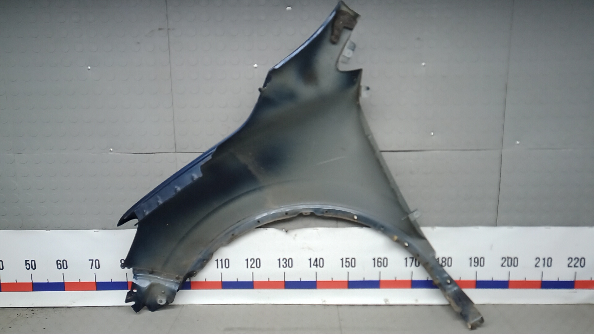 Крыло переднее правое