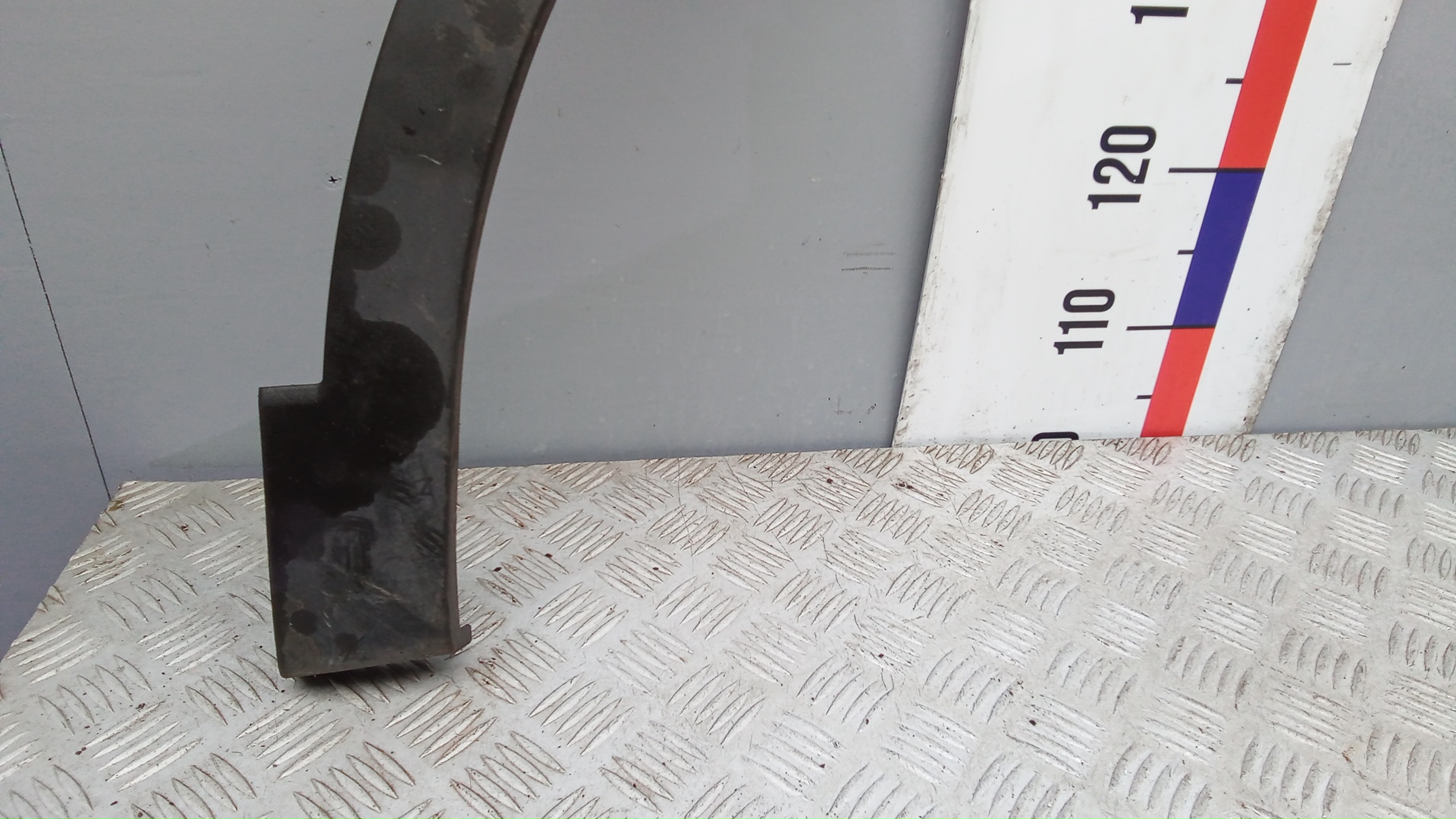 Накладка переднего крыла правого